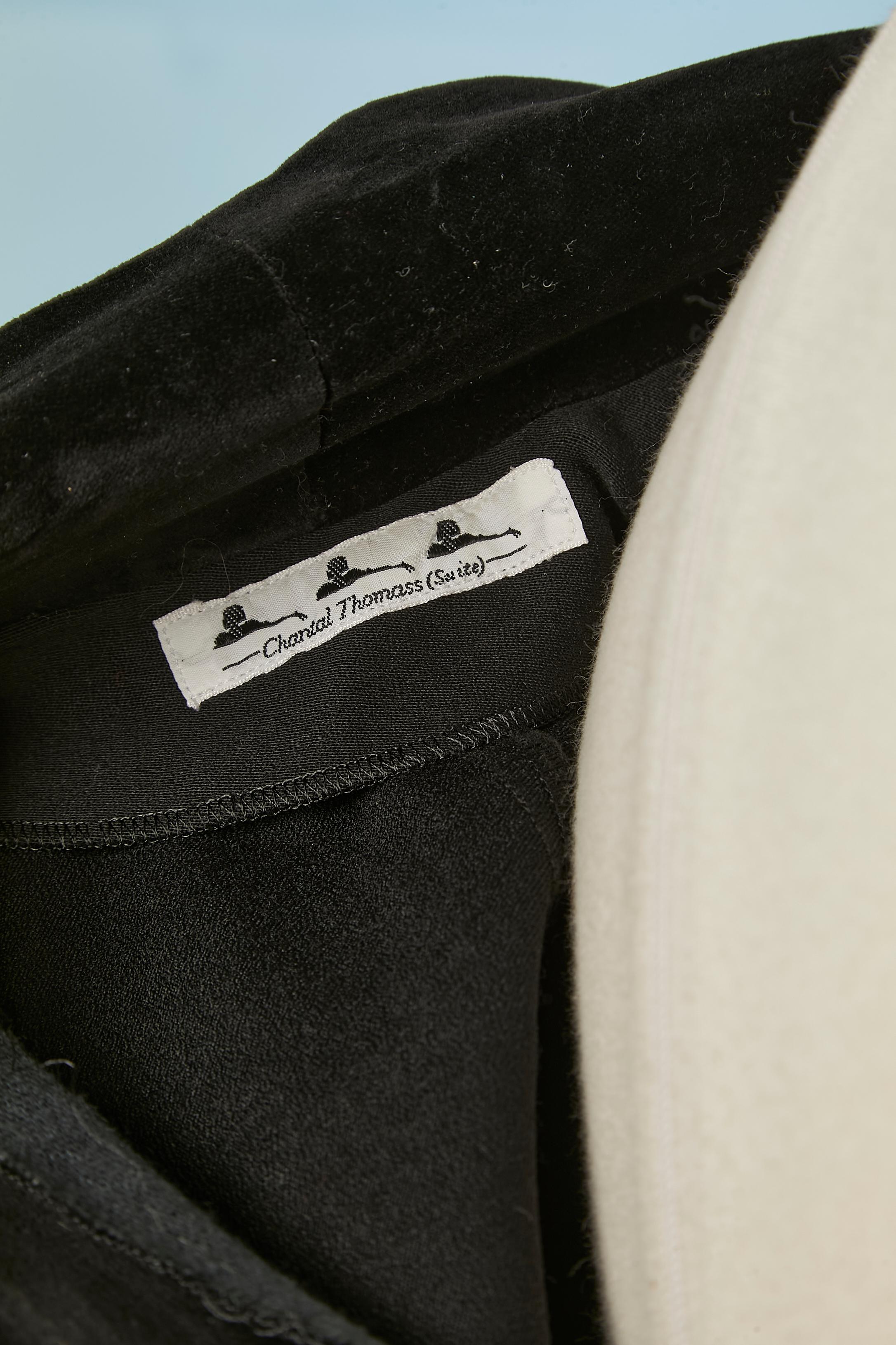 Langer schwarzer Wollmantel mit Samtärmel, Kragen und Taschenklappe CHANTAL THOMASS im Angebot 3