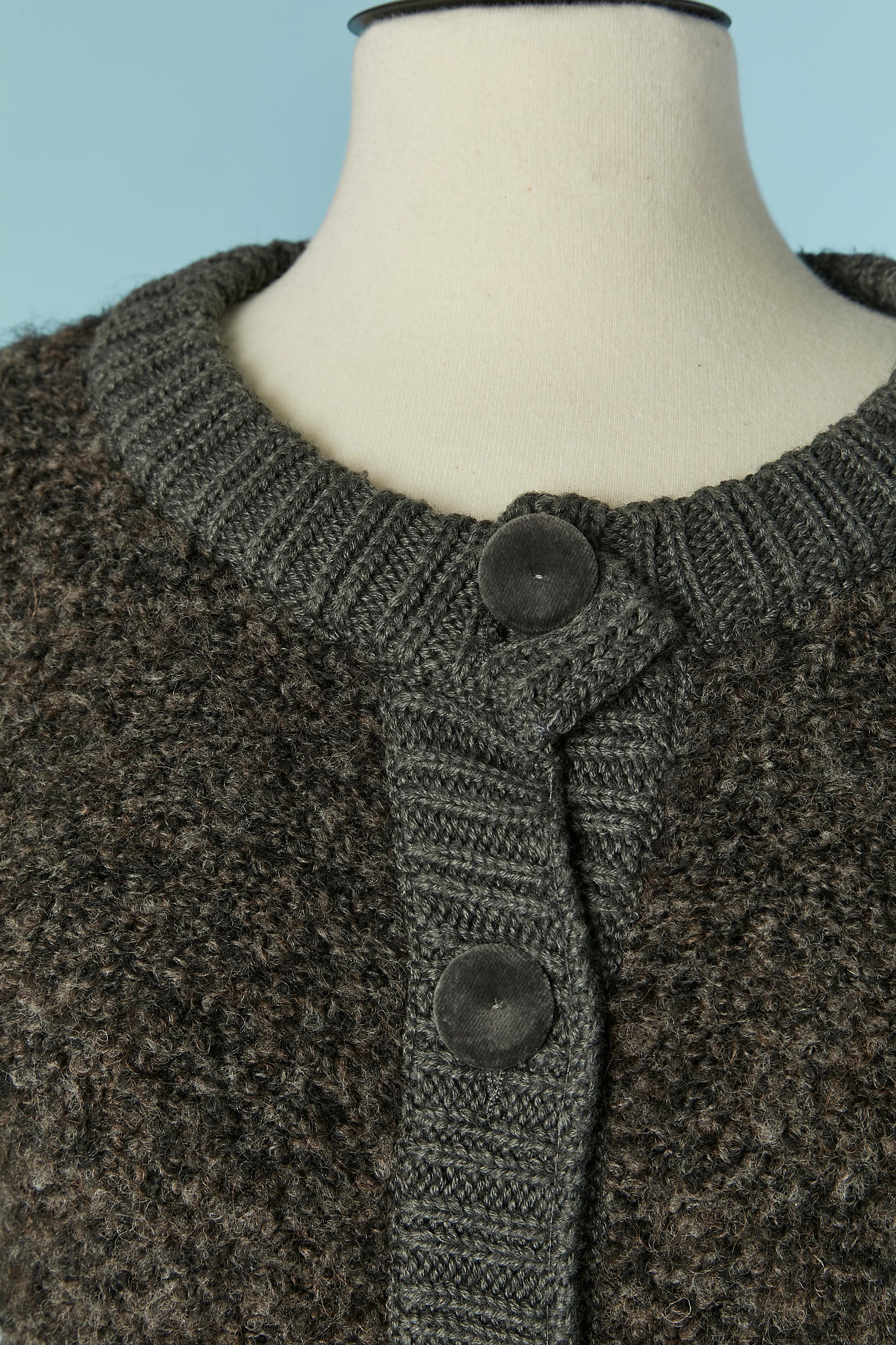 Long bouclette wool knit cardigan with velvet button. Knit composition: 60% wool, 25% alpaca, 15% polyester. 
Lining with animal print composition: 93% silk, 7% elastane
Authenticity hologram. Pocket on both side.
SIZE 40 (It) 36 (Fr) S 