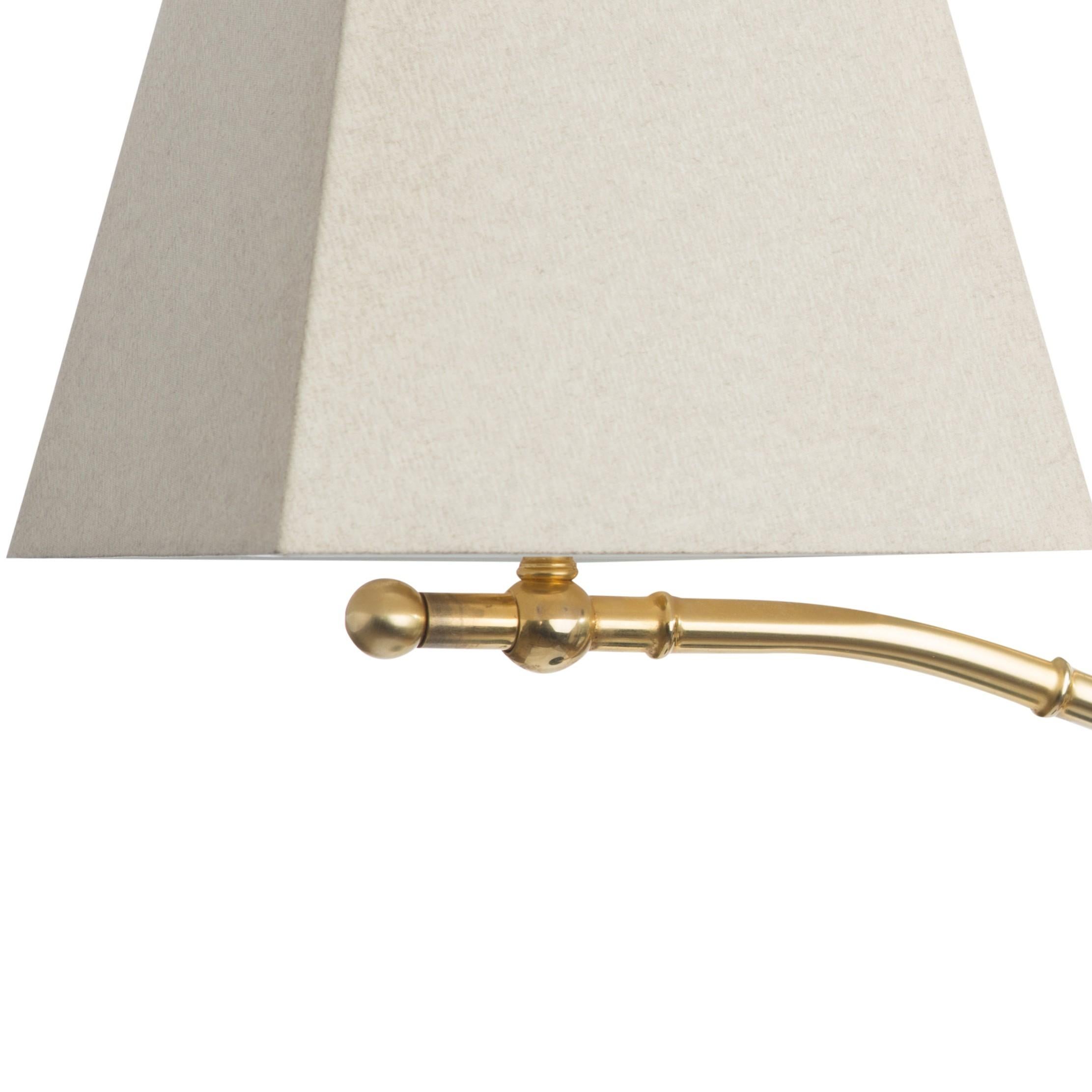 Aplique de pared con brazo oscilante de latón largo Bambú en barniz dorado mate Regencia de Hollywood en venta