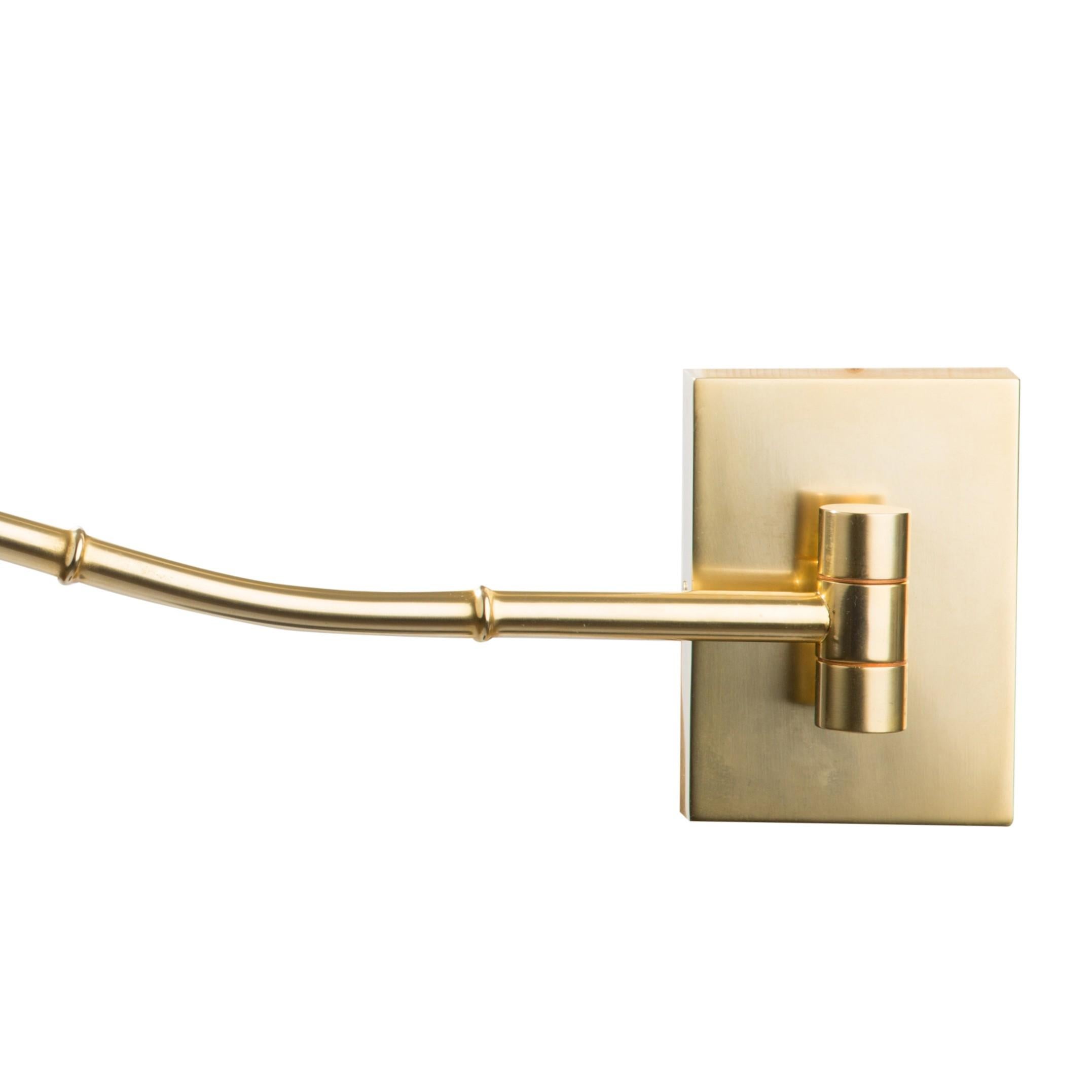 Aplique de pared con brazo oscilante de latón largo Bambú en barniz dorado mate Tallado en venta