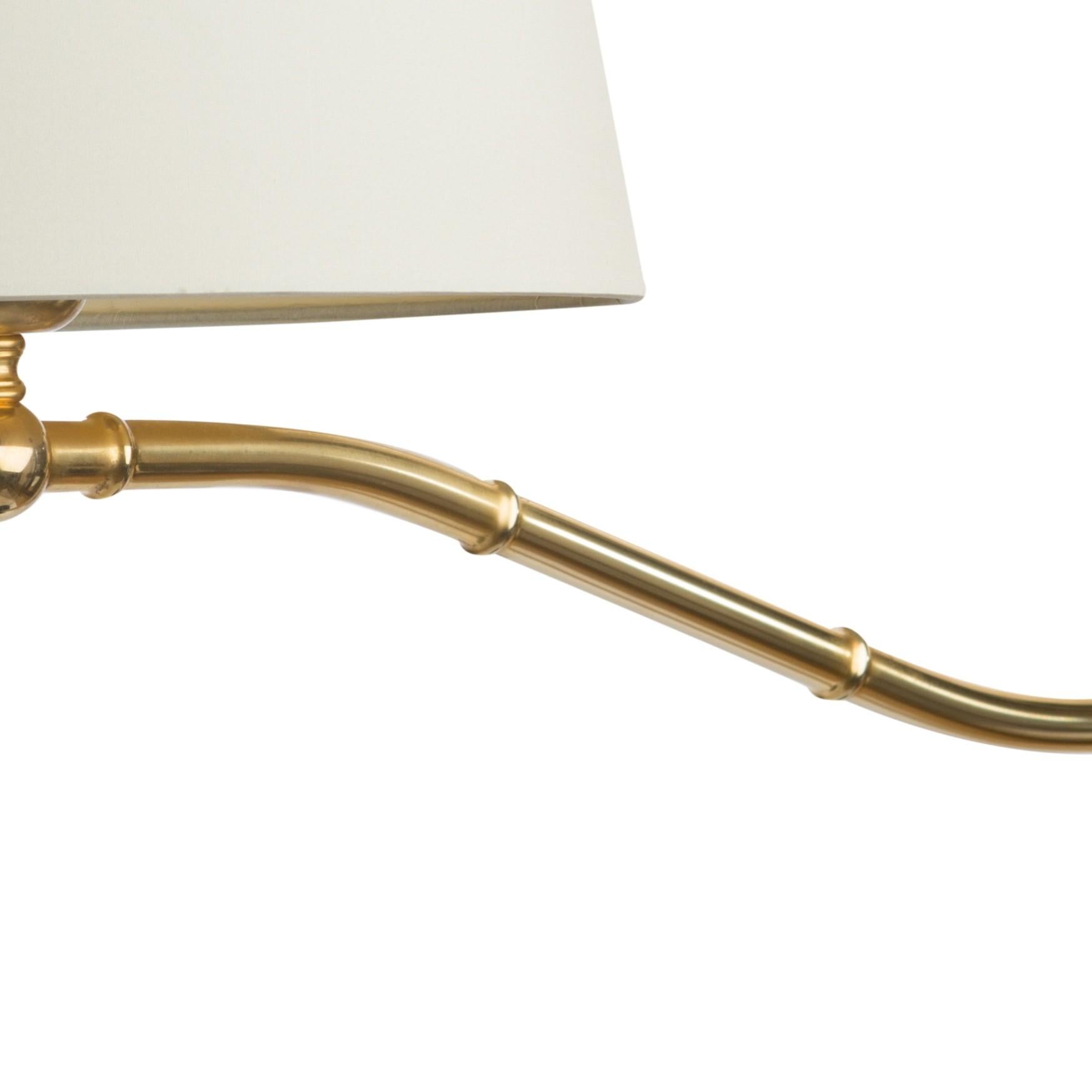 Aplique de pared con brazo oscilante de latón largo Bambú en barniz dorado mate Siglo XXI y contemporáneo en venta
