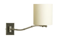 Langer Wandleuchter mit geschwungenem Arm aus Messing und Bambus in mattem Nickel-Finish