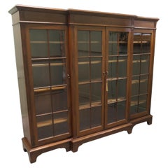 Long Break Front Bookcase Une pièce d
excellente qualité