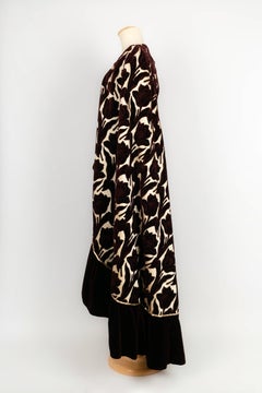 Long Cape in Chiseled Velvet in Eggplant Color, 1920's/1930's