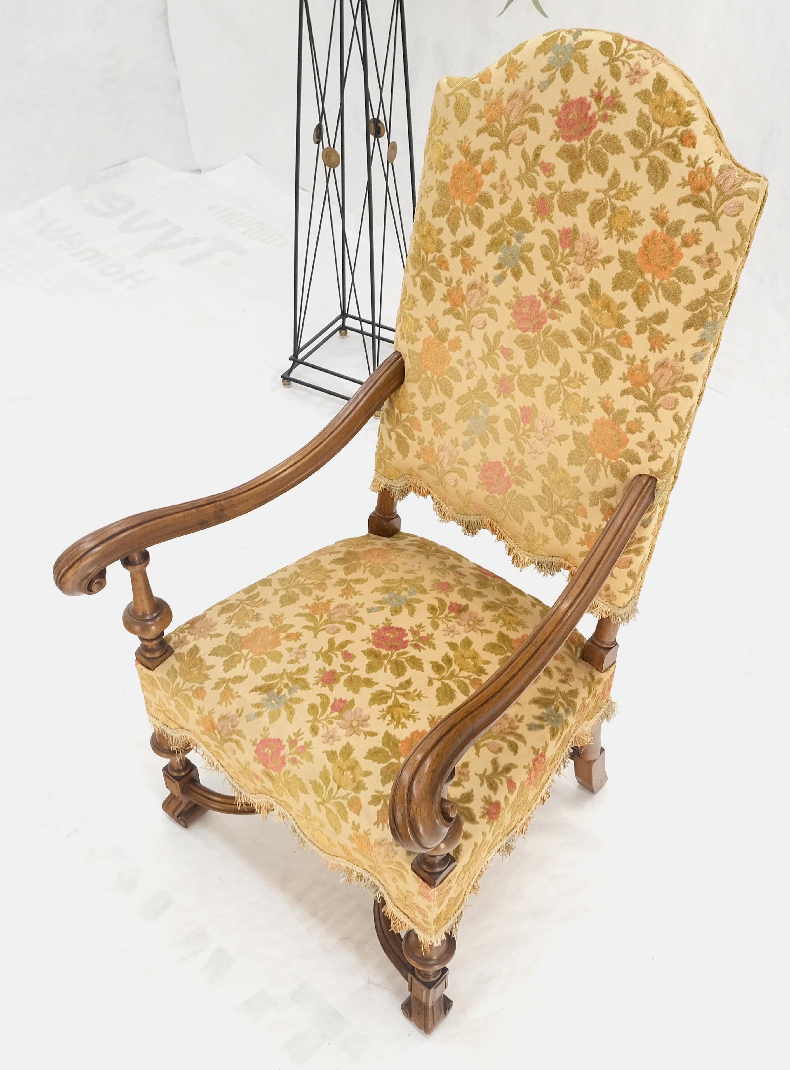 Langer geschnitzter Stretcher-Stuhl aus Nussbaumholz mit hoher Rückenlehne und gedrechselten Beinen mit X-Fuß MINT! im Angebot 2