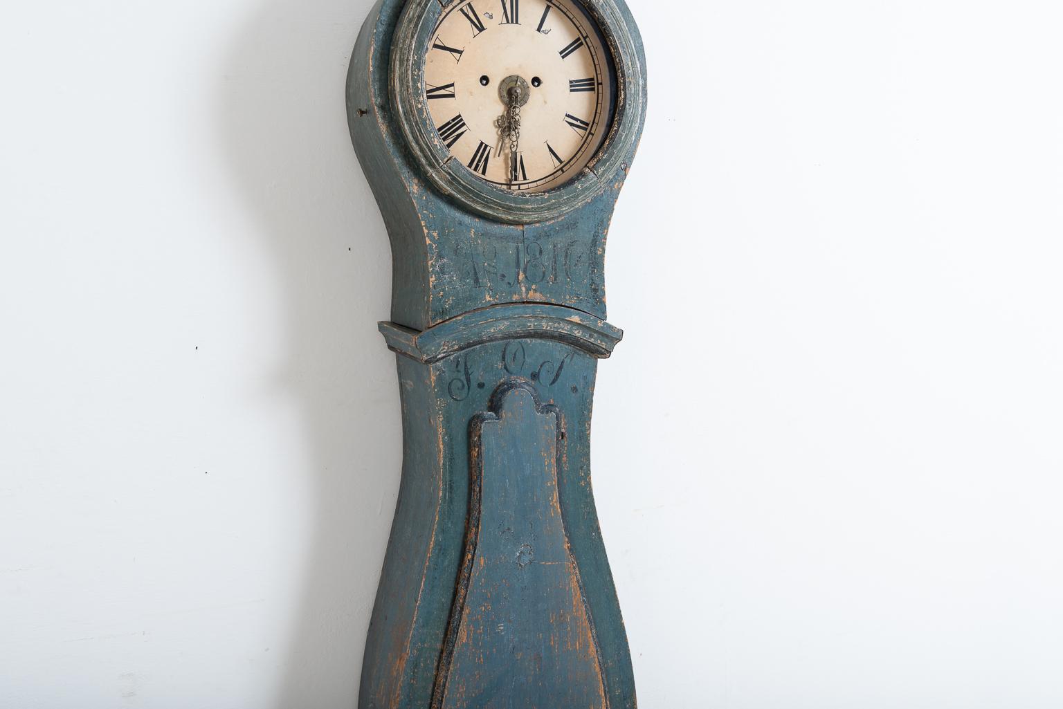 Long Case Clock from the Year 1800 with Original Blue Paint In Good Condition In Kramfors, SE