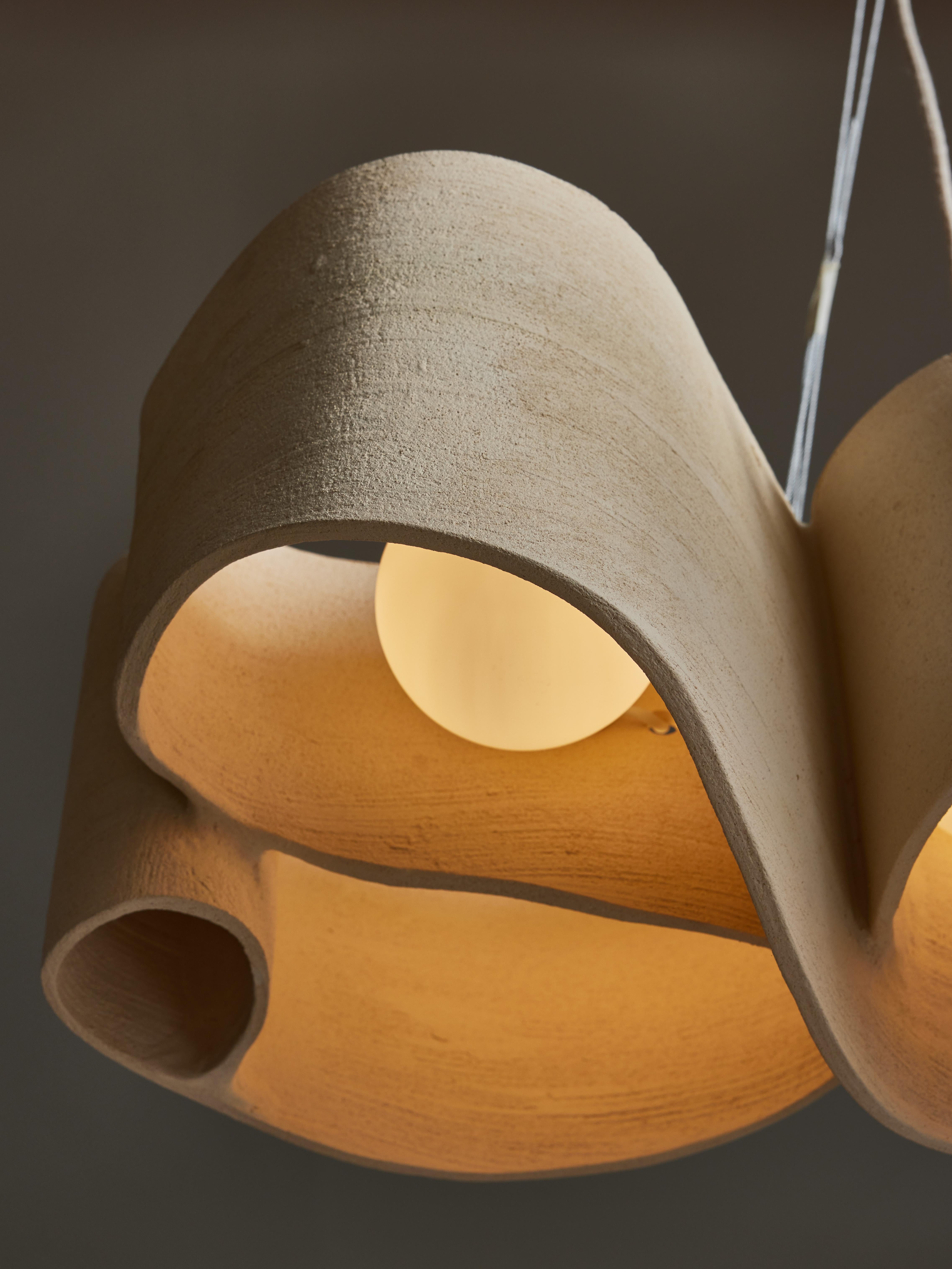 Lampadario lungo in ceramica di Olivia Cognet In condizioni Nuovo in vendita a Saint-Ouen, IDF