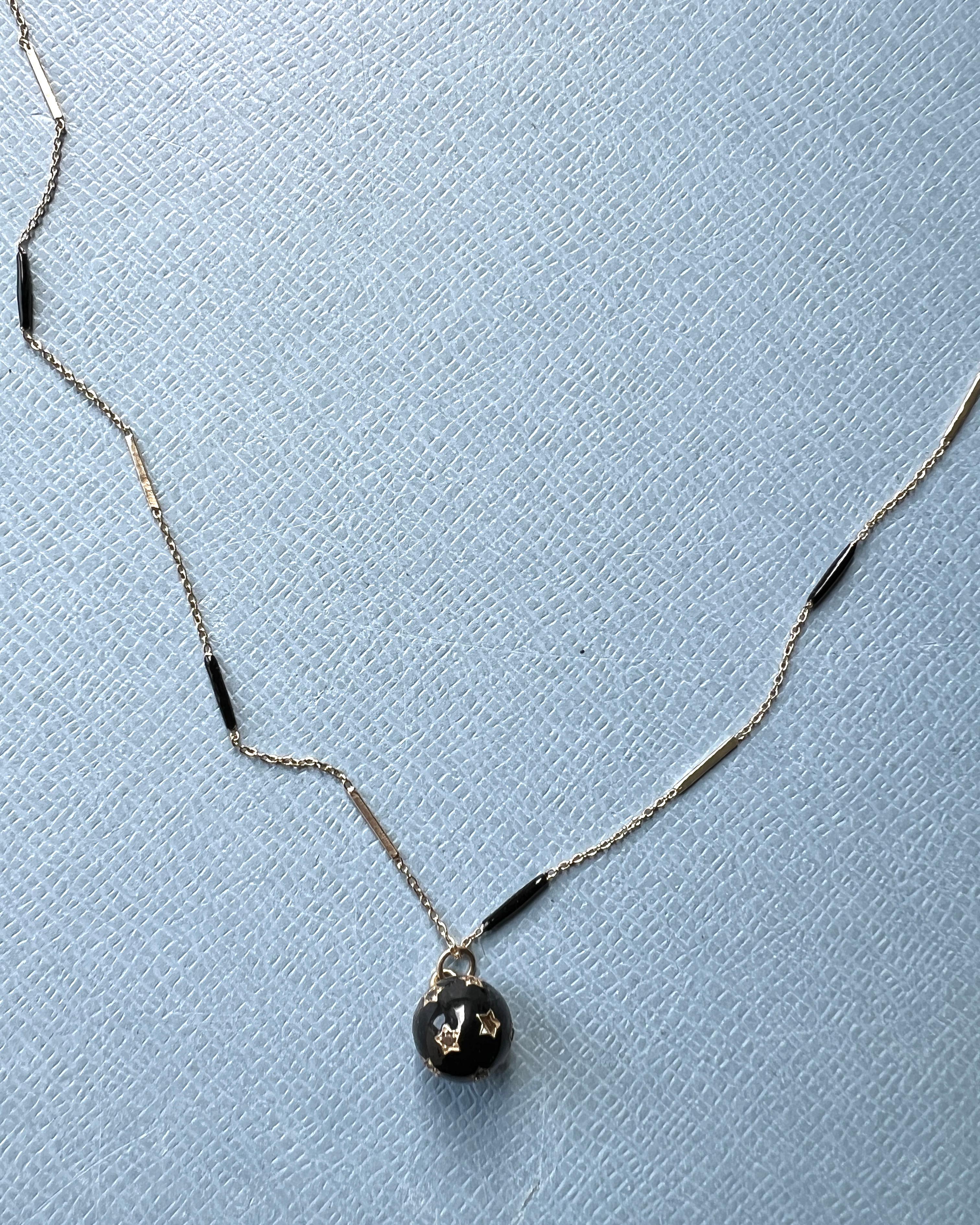 Long Chain Necklace Black Diamond White Diamond Star Ball Black Enamel in vendita 1