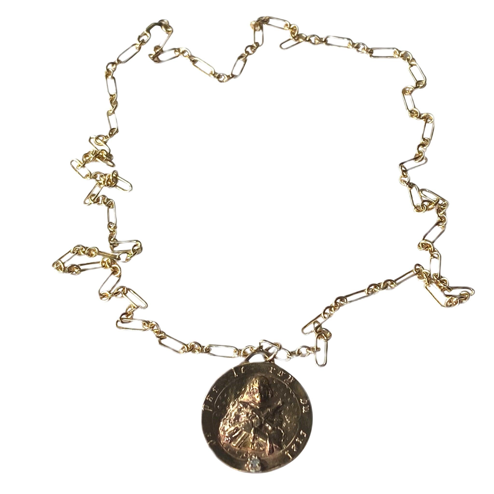 Chaîne longue collier pendentif médaillon Joan of Arc en diamants blancs J Dauphin