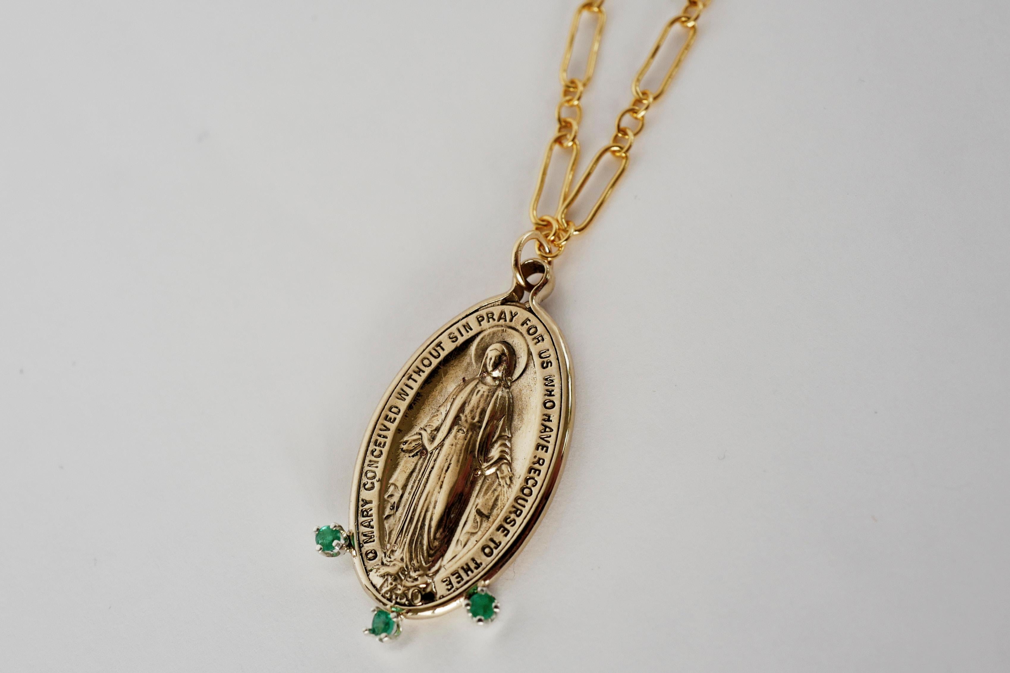 Emerald Medal Virgin Mary Chain Necklace In New Condition For Sale In Los Angeles, CA
