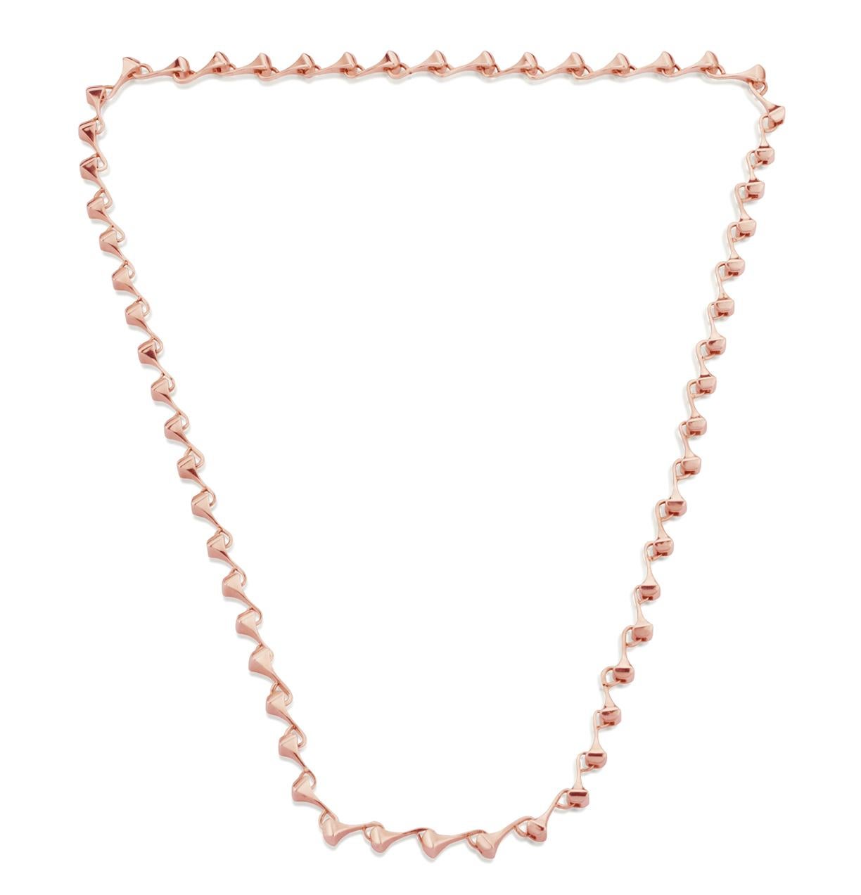 Long chain necklace in solid rose gold. The design has a Rock ‘n’ Roll vibe and it is inspired by the equestrian world, as the links of the necklace have a shape which reminds the horseshoe nails. This collection is also influenced by the horned