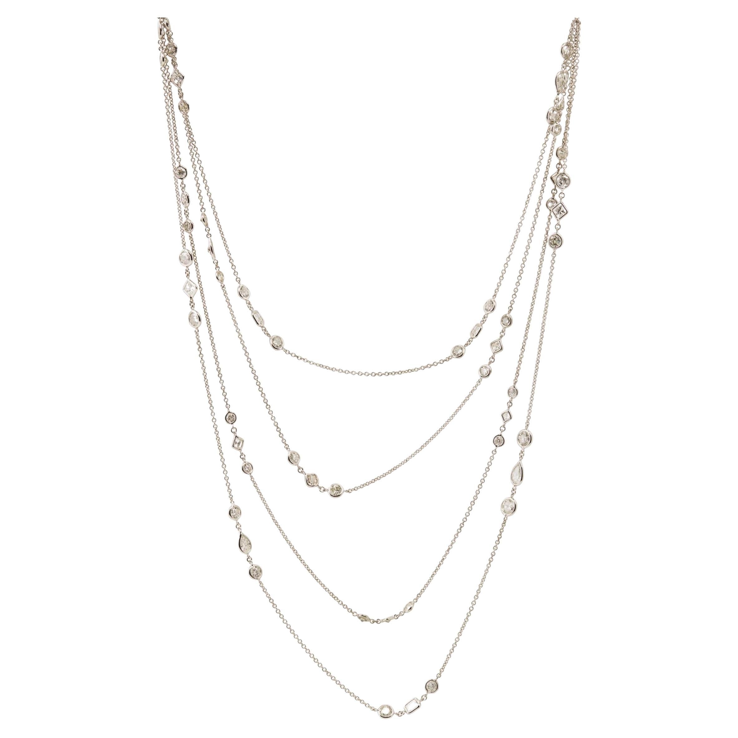 Collier long à chaîne en or blanc et diamants