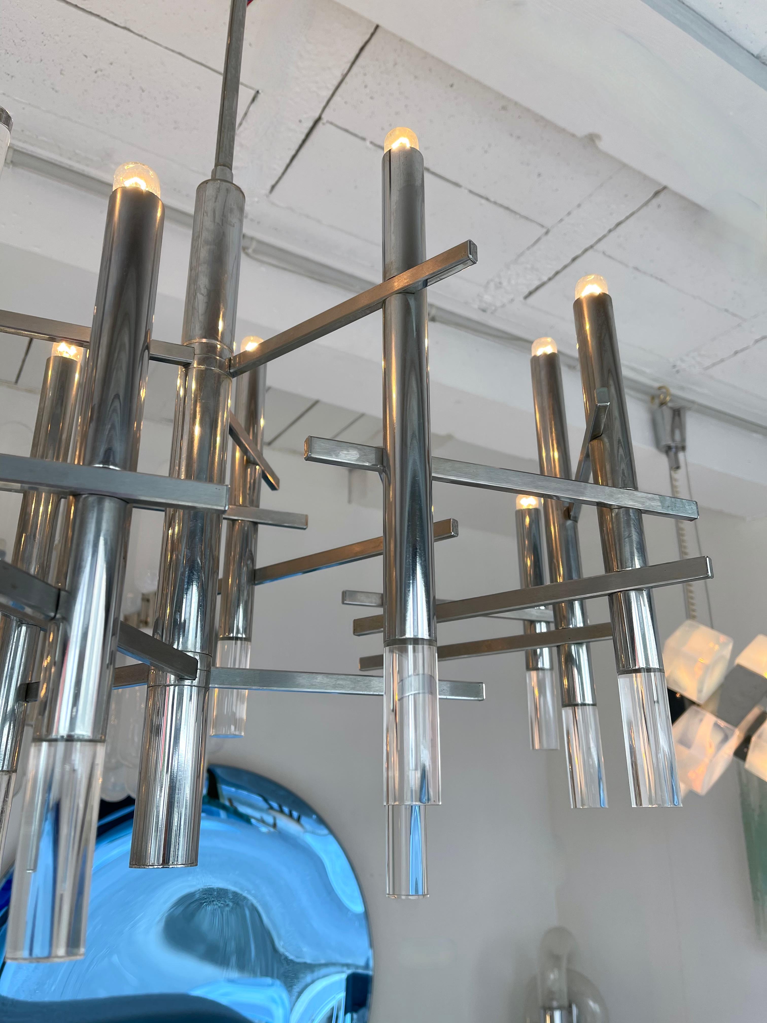 Long Chandelier Metal and Lucite by Sciolari. Italy, 1970s In Good Condition In SAINT-OUEN, FR