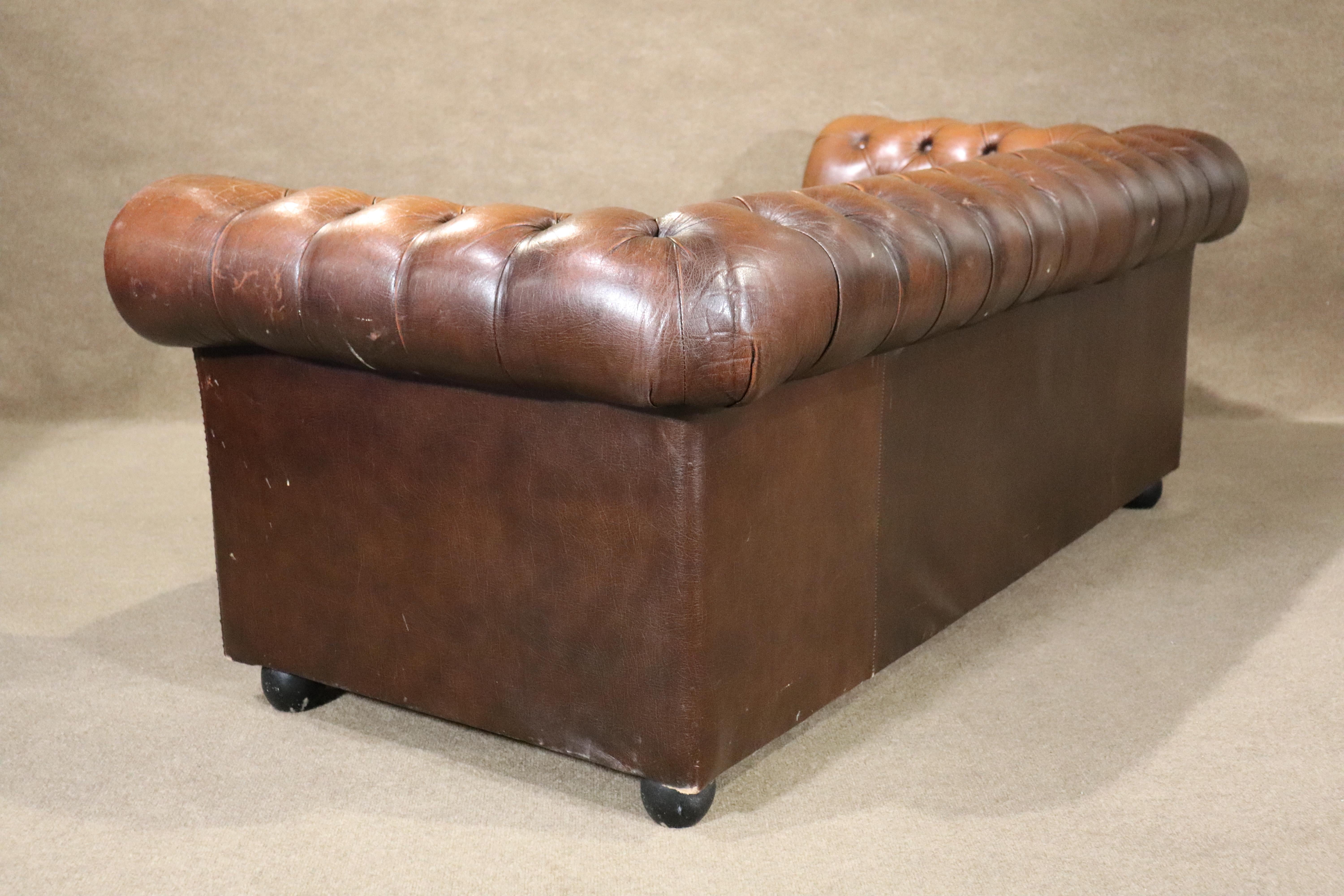 Langes Chesterfield-Sofa 5