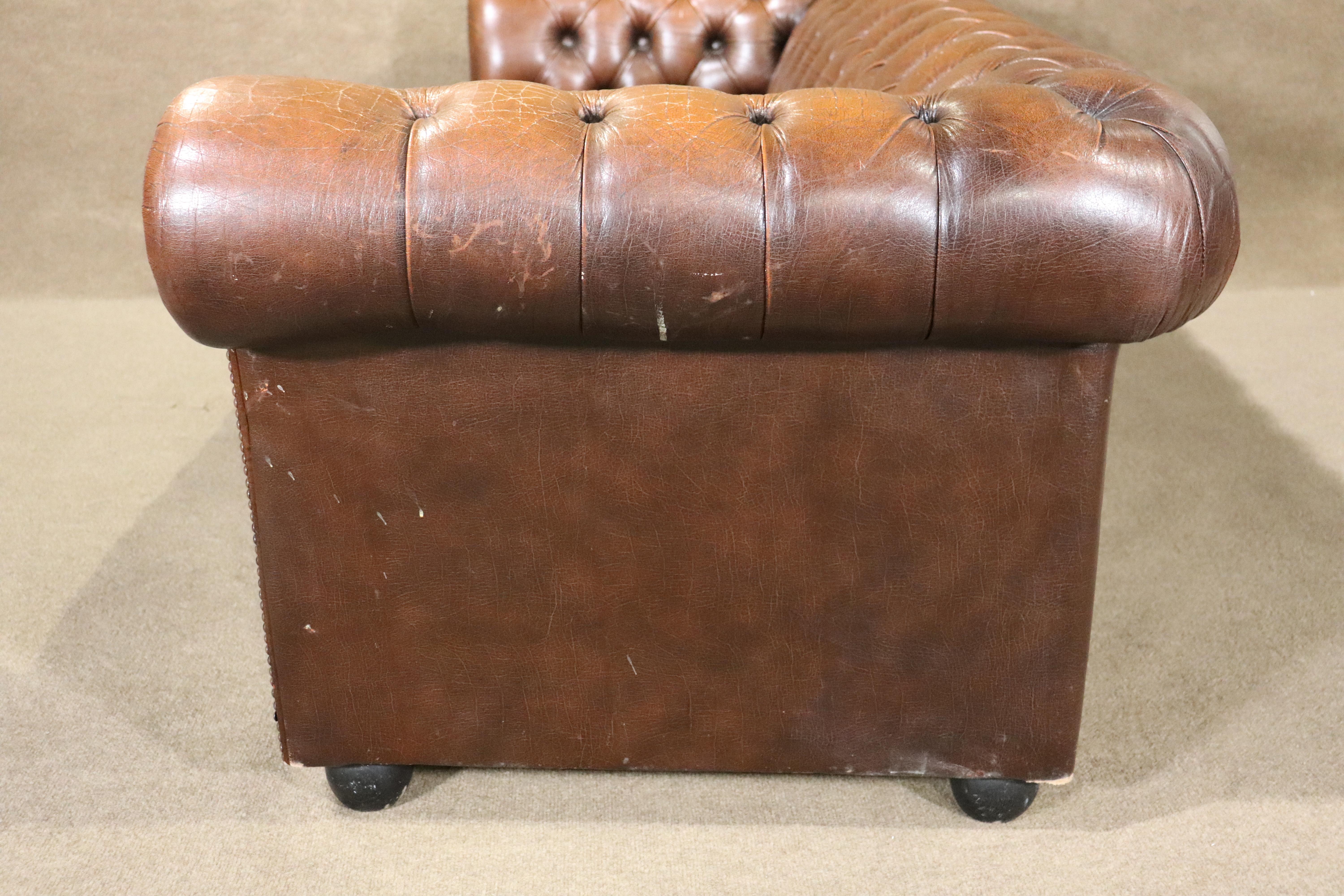 Langes Chesterfield-Sofa 2
