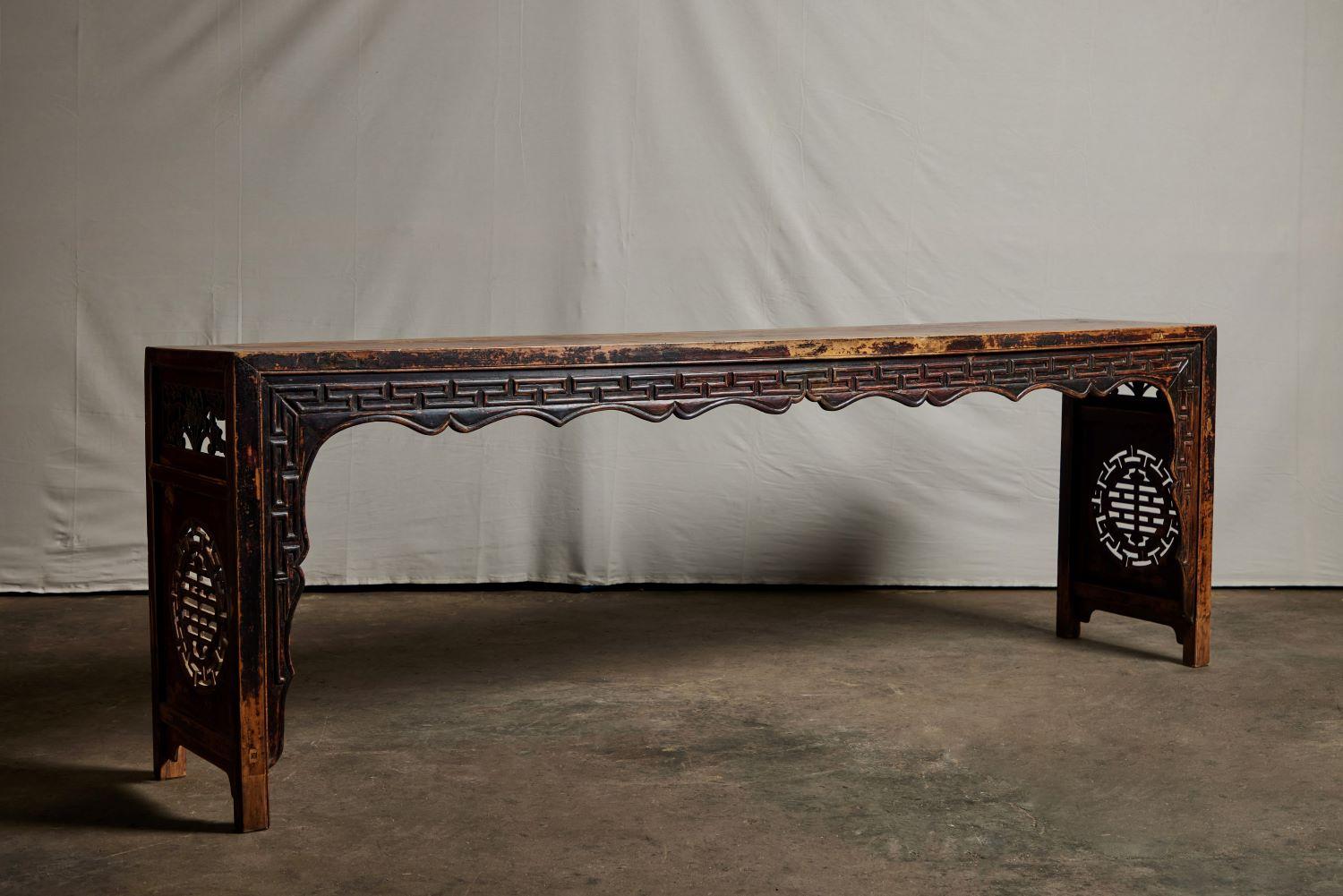Orme Table d'autel chinoise longue en vente