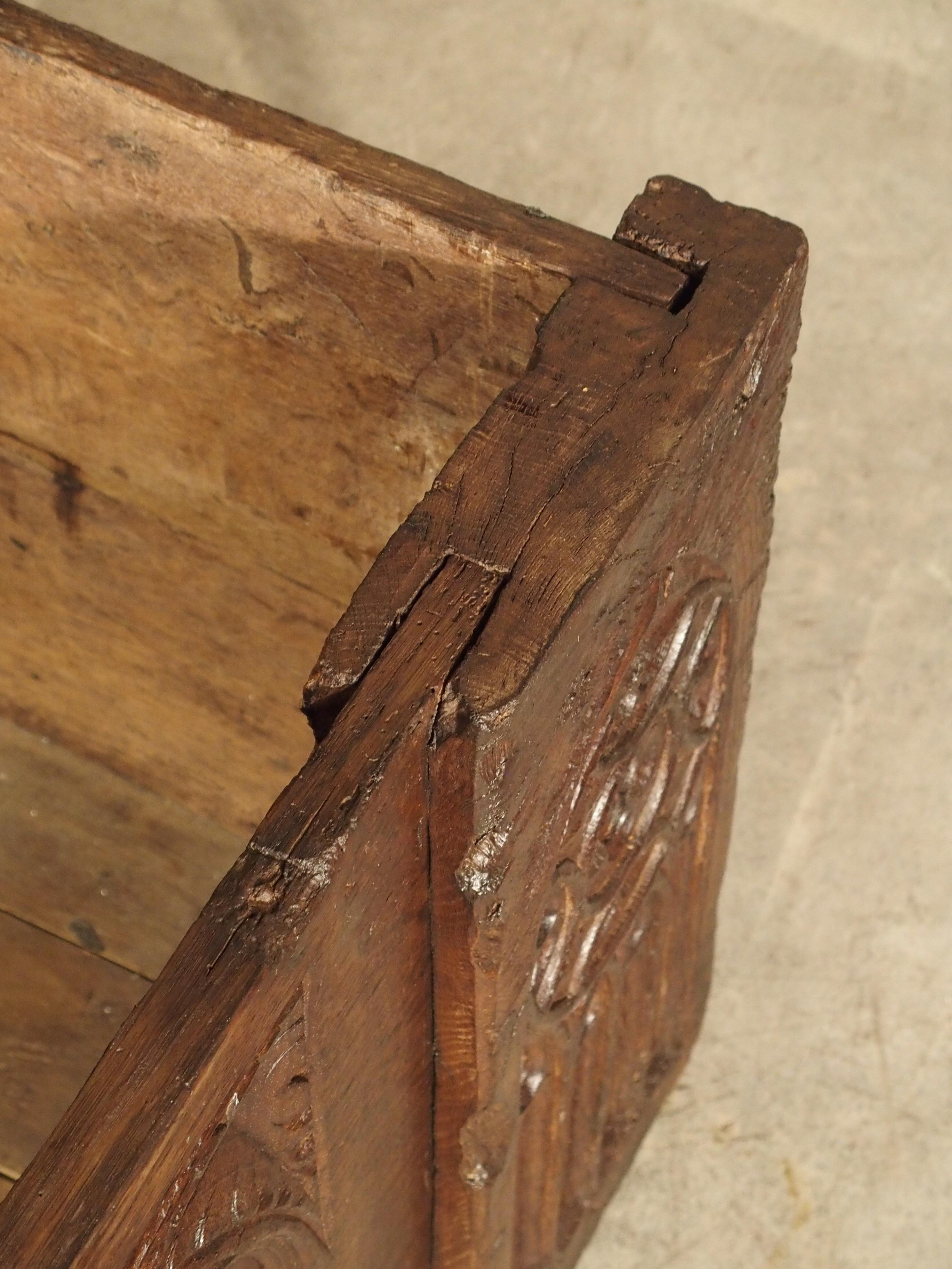 Long circa 1800 Gothic Style Oak Board Trunk from France In Good Condition For Sale In Dallas, TX