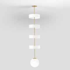 Lámpara Colgante Círculos Largos y Globo de Atelier Areti