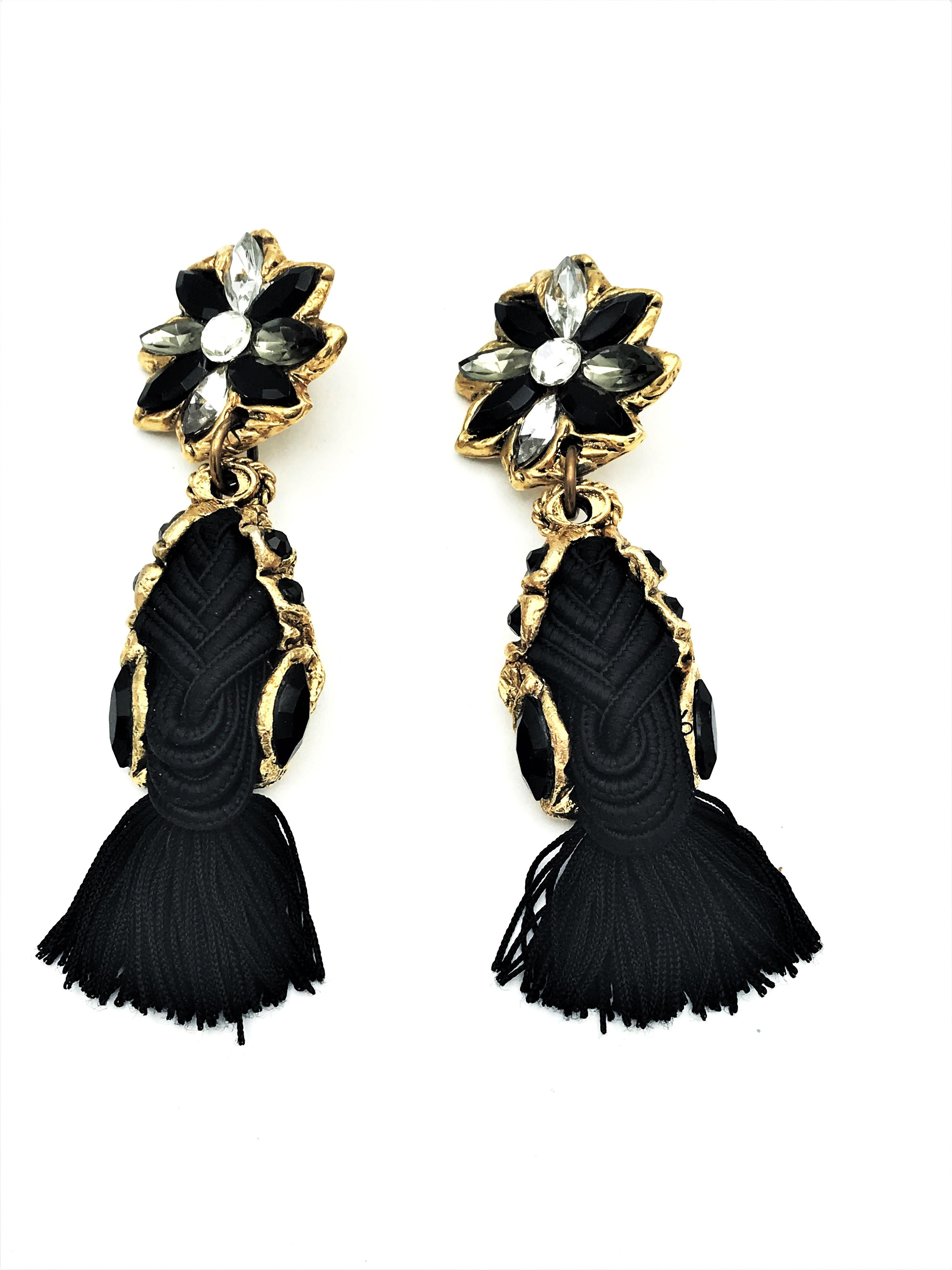 Long Clip-on-Ohrring von Kalinger Paris, schwarzer und klarer Strass, mit Besatz im Angebot 1