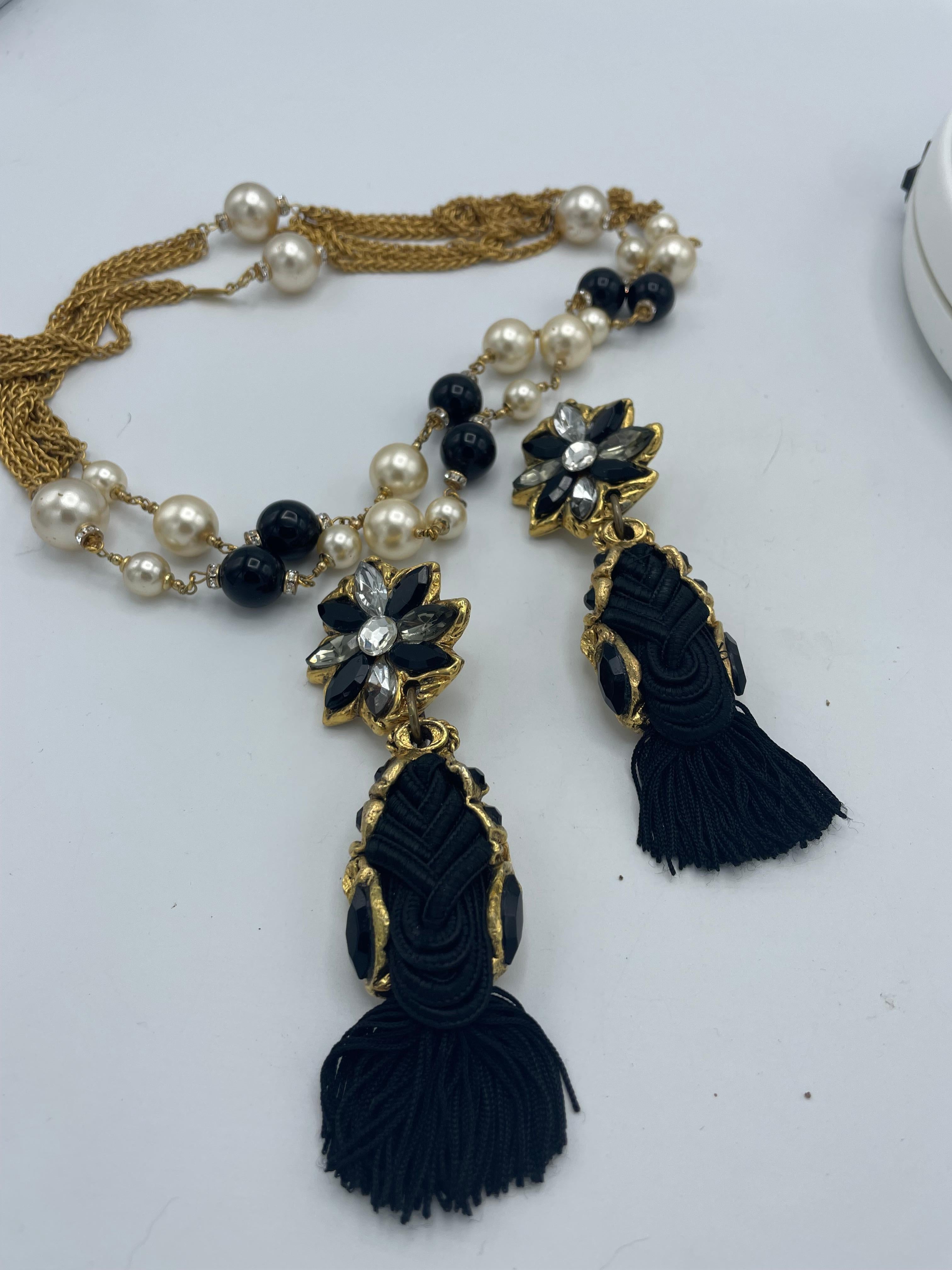 Long Clip-on-Ohrring von Kalinger Paris, schwarzer und klarer Strass, mit Besatz im Angebot 2
