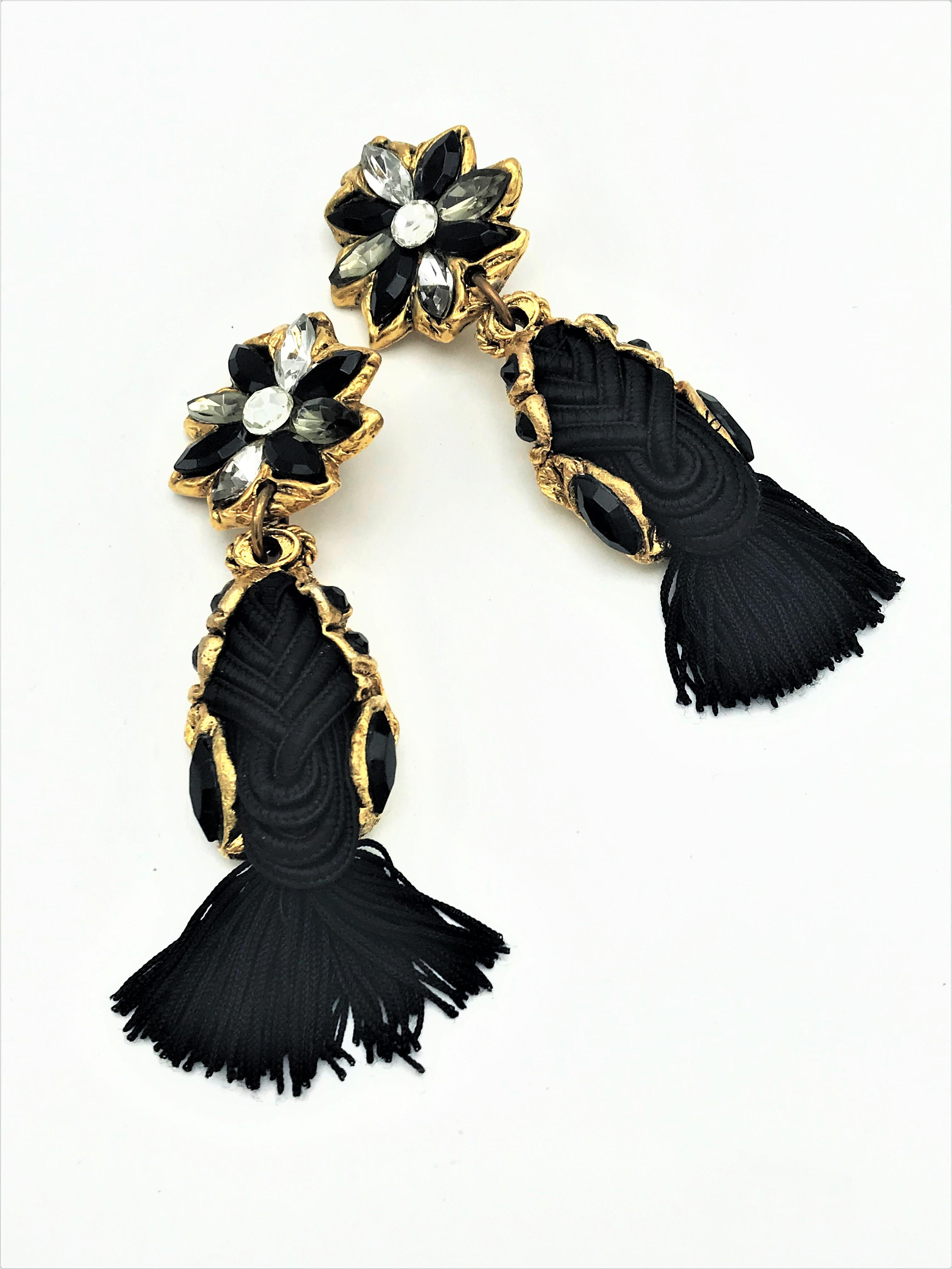 Long Clip-on-Ohrring von Kalinger Paris, schwarzer und klarer Strass, mit Besatz im Angebot 3