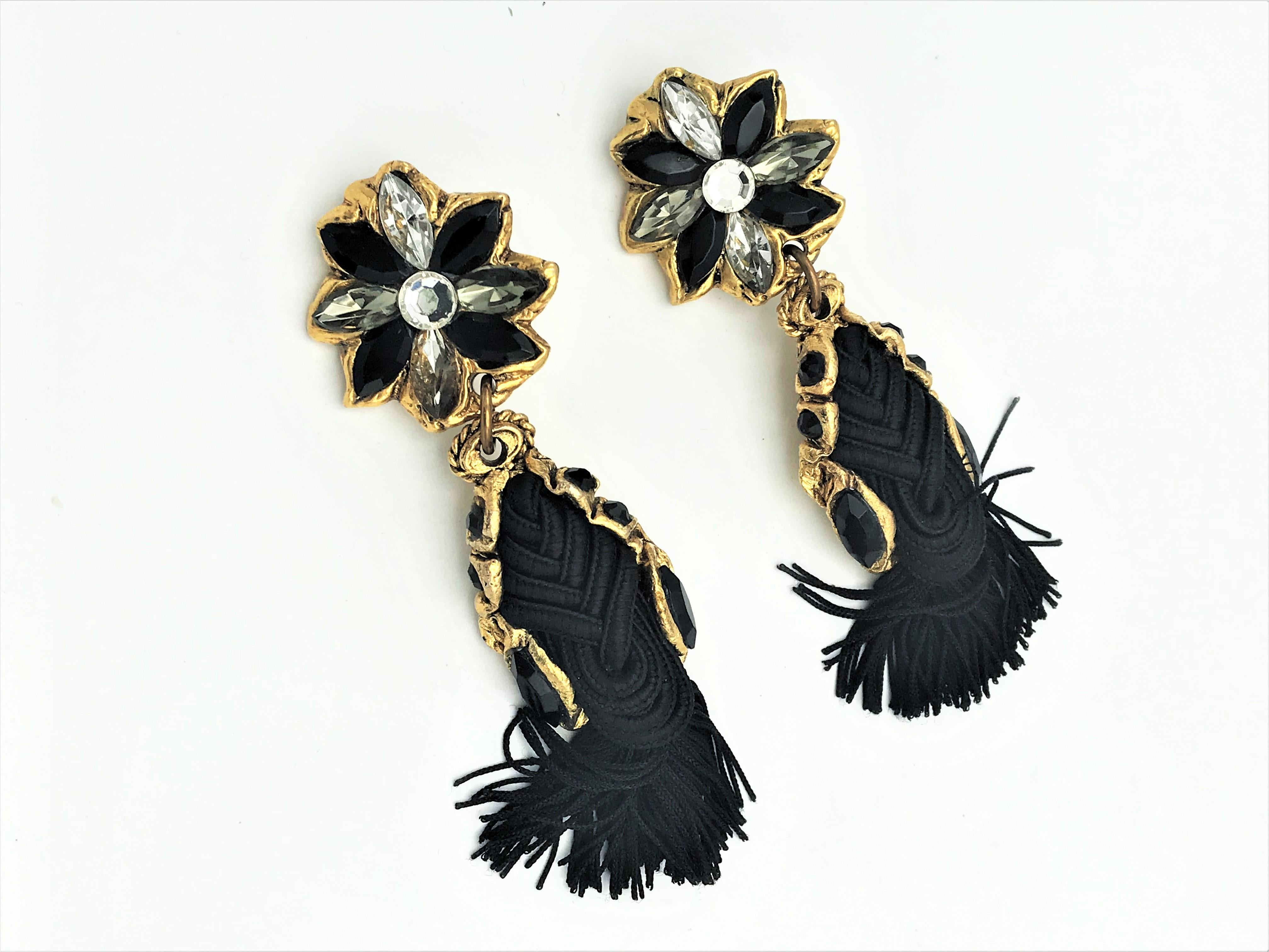 Long Clip-on-Ohrring von Kalinger Paris, schwarzer und klarer Strass, mit Besatz im Angebot 4
