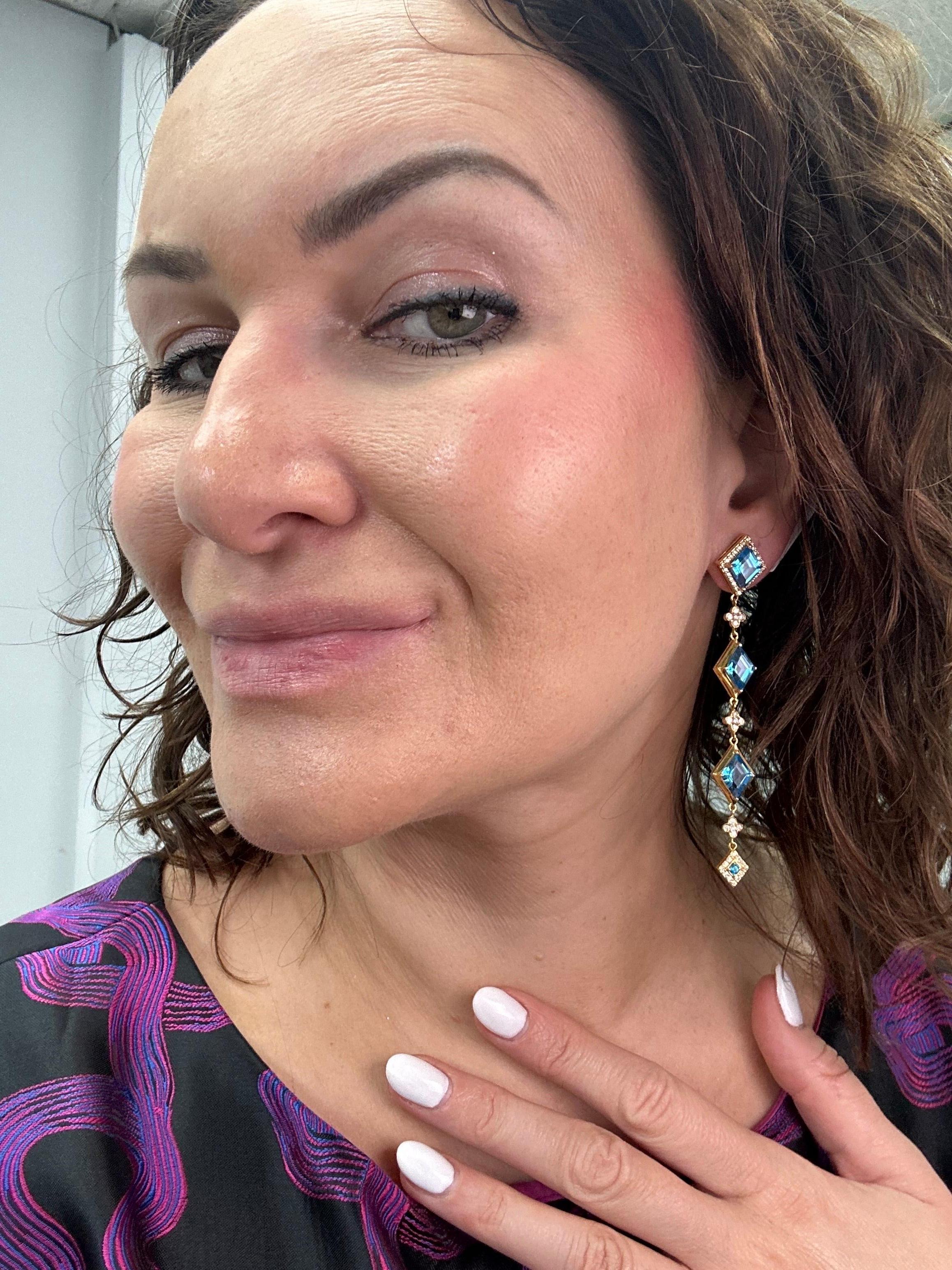 da uomo o donna Orecchini lunghi da cocktail Topazio blu e diamanti Oro 18KT in vendita