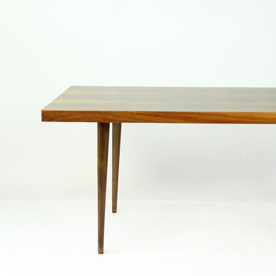 Long Coffee Table In Walnut By Mier, Czechoslovakia 1960s In Good Condition In Zohor, SK