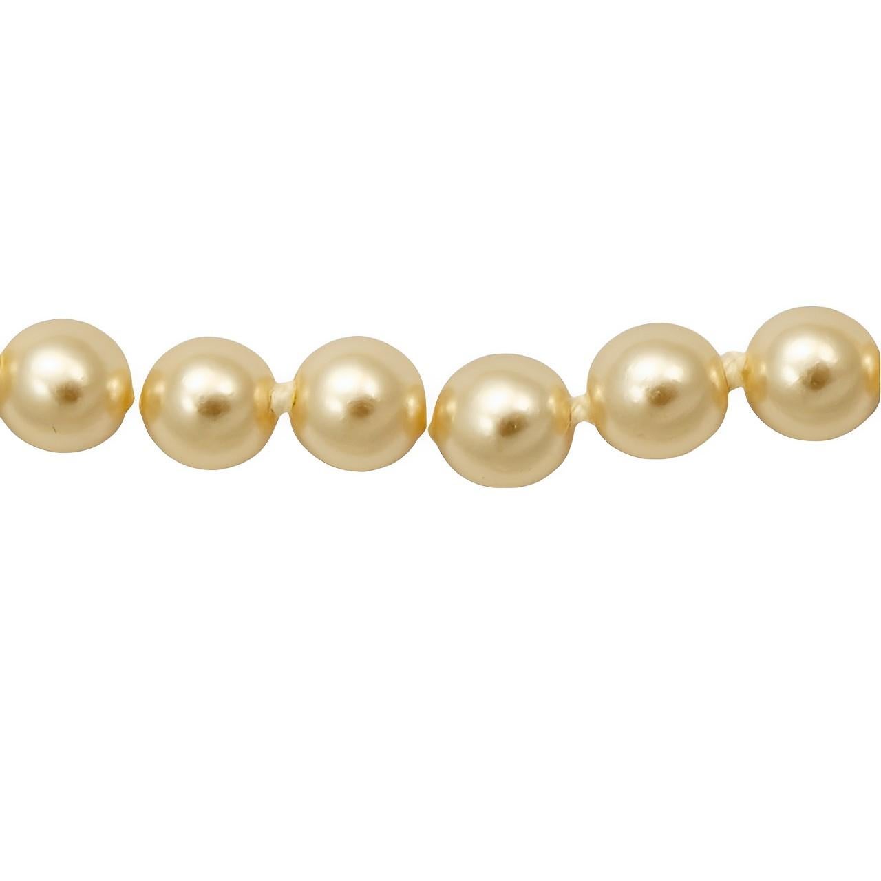 Long Cream Glass Pearl Necklace with a Gold Plated and Pearl Clasp In Good Condition For Sale In London, GB