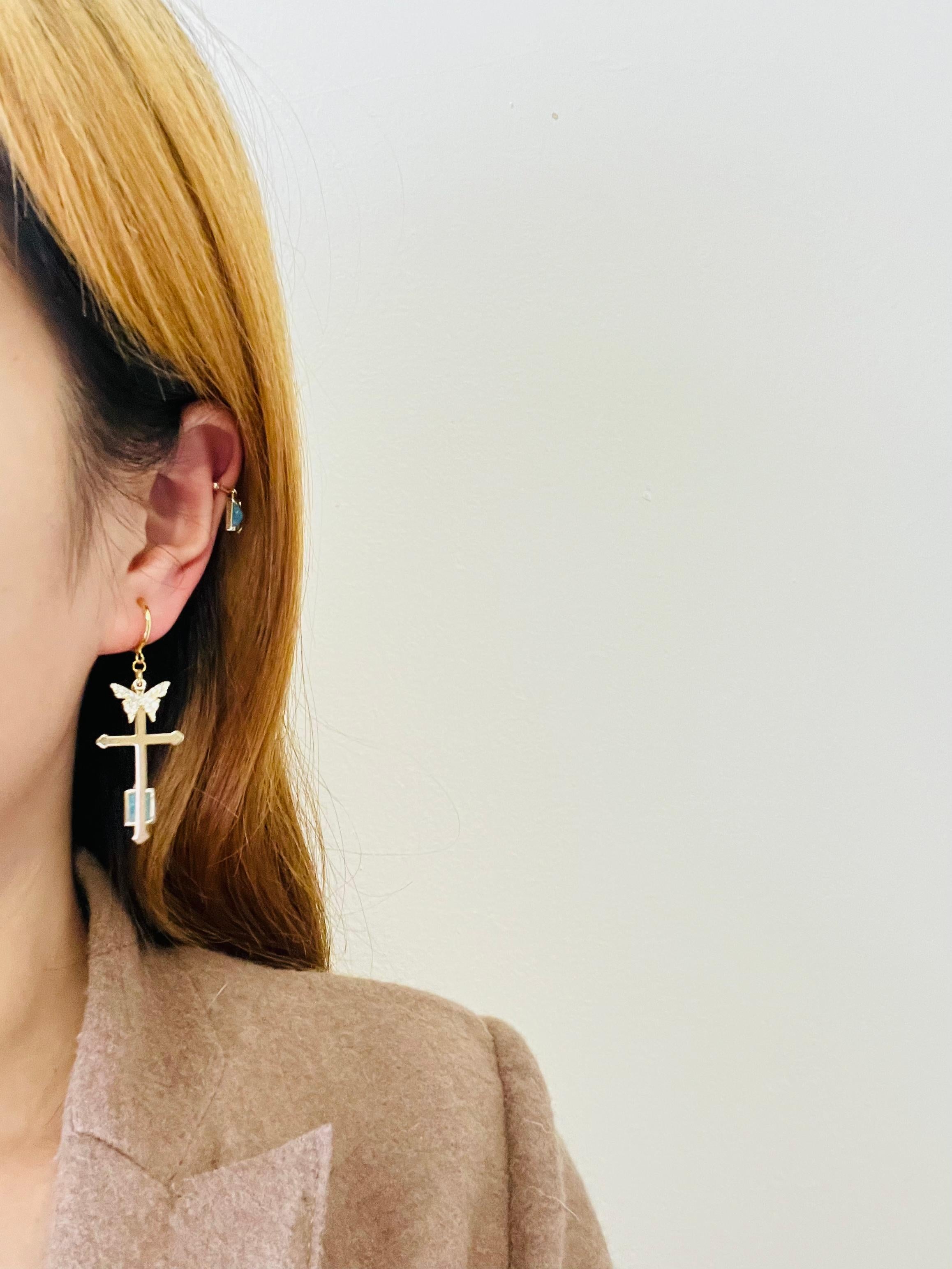Longues boucles d'oreilles à clip en cristal de croix, papillon, saphir, bleu et or en vente 2
