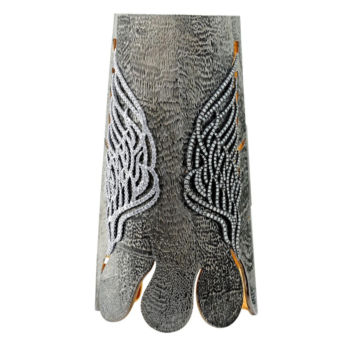 Pave Diamonds Feather On A Long Oxidised Silver Cuff In New Condition For Sale In New York, NY