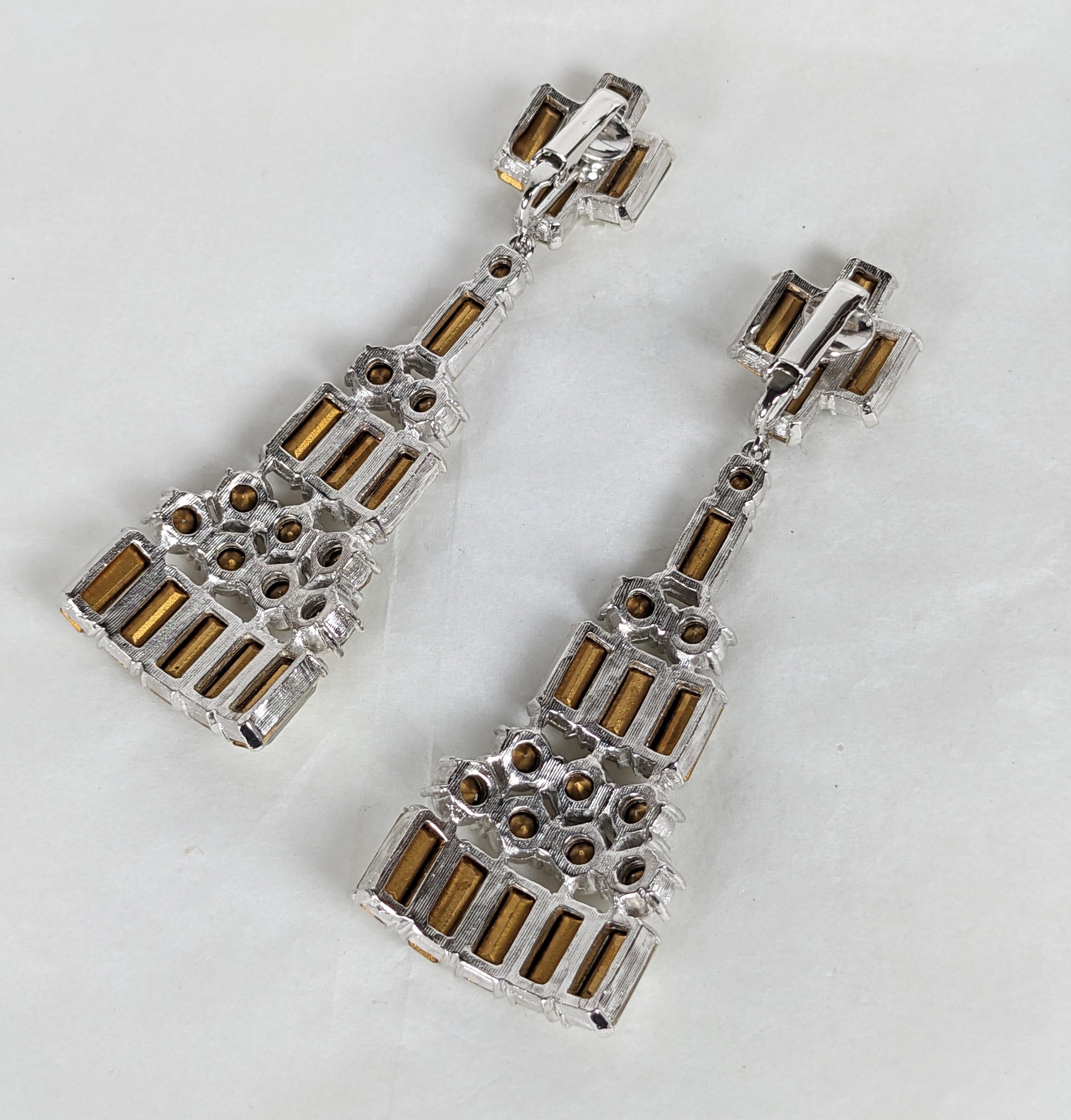 Longues boucles d'oreilles baguette en cristal Bon état - En vente à New York, NY