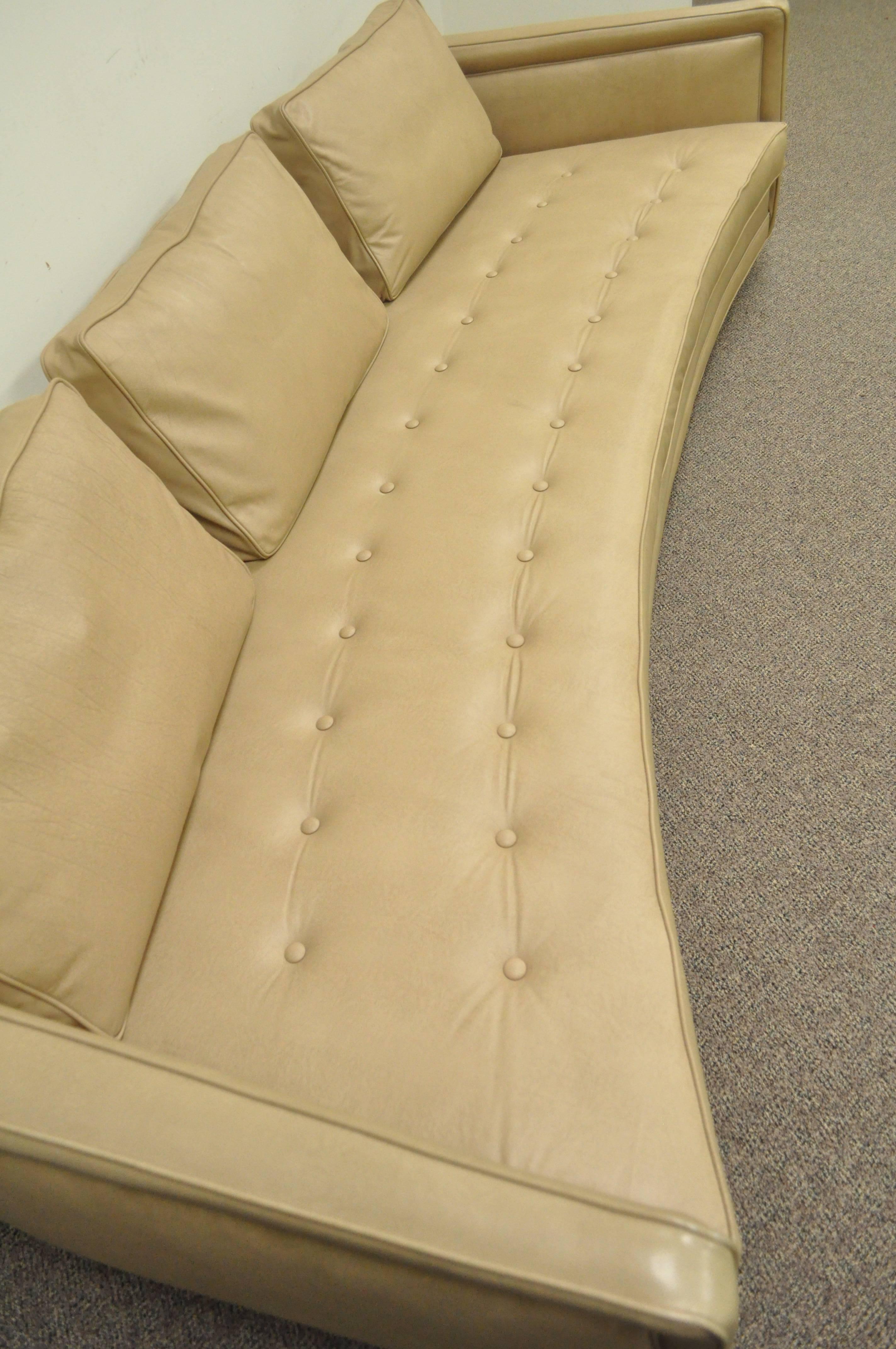 Long Curved Harvey Probber Button Tufted Leather Mid-Century Modern Sofa In Good Condition For Sale In Philadelphia, PA