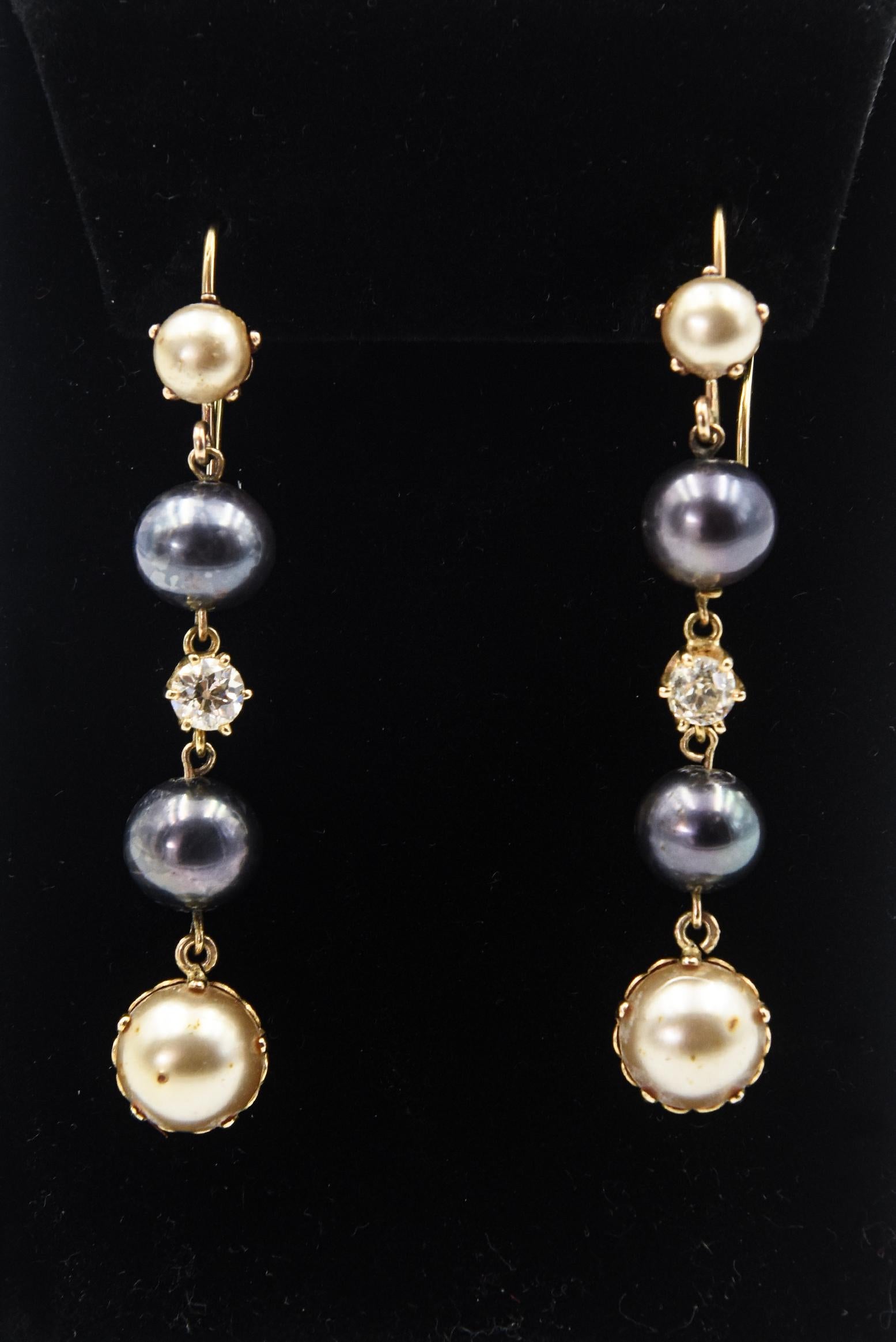 Long Dangling Diamond and Pearl Yellow Gold Earrings In Good Condition For Sale In Miami Beach, FL