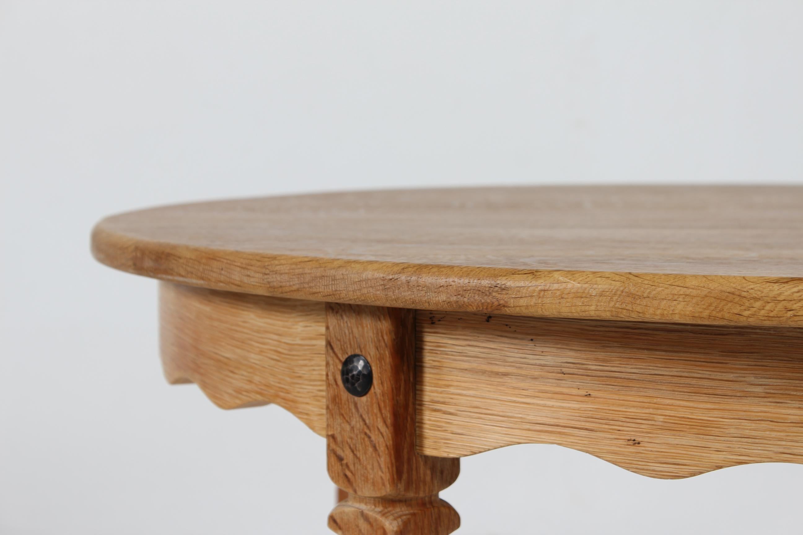 Long Danish 3 Leaves Extendable Dining Table of oak by Henning Kjærnulf 1970s In Good Condition In Silkeborg, Silkeborg