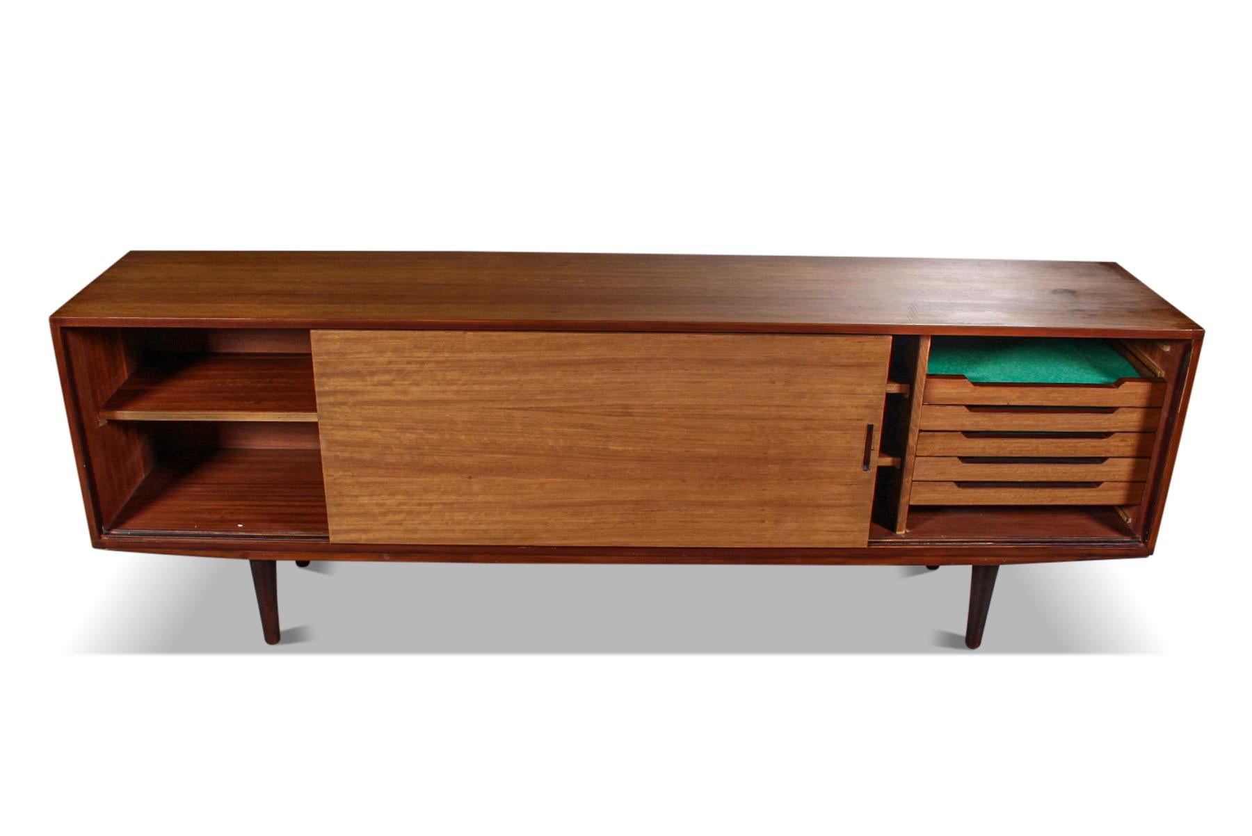 Long Danish Modern Sliding Door Credenza in Teak In Excellent Condition In Berkeley, CA