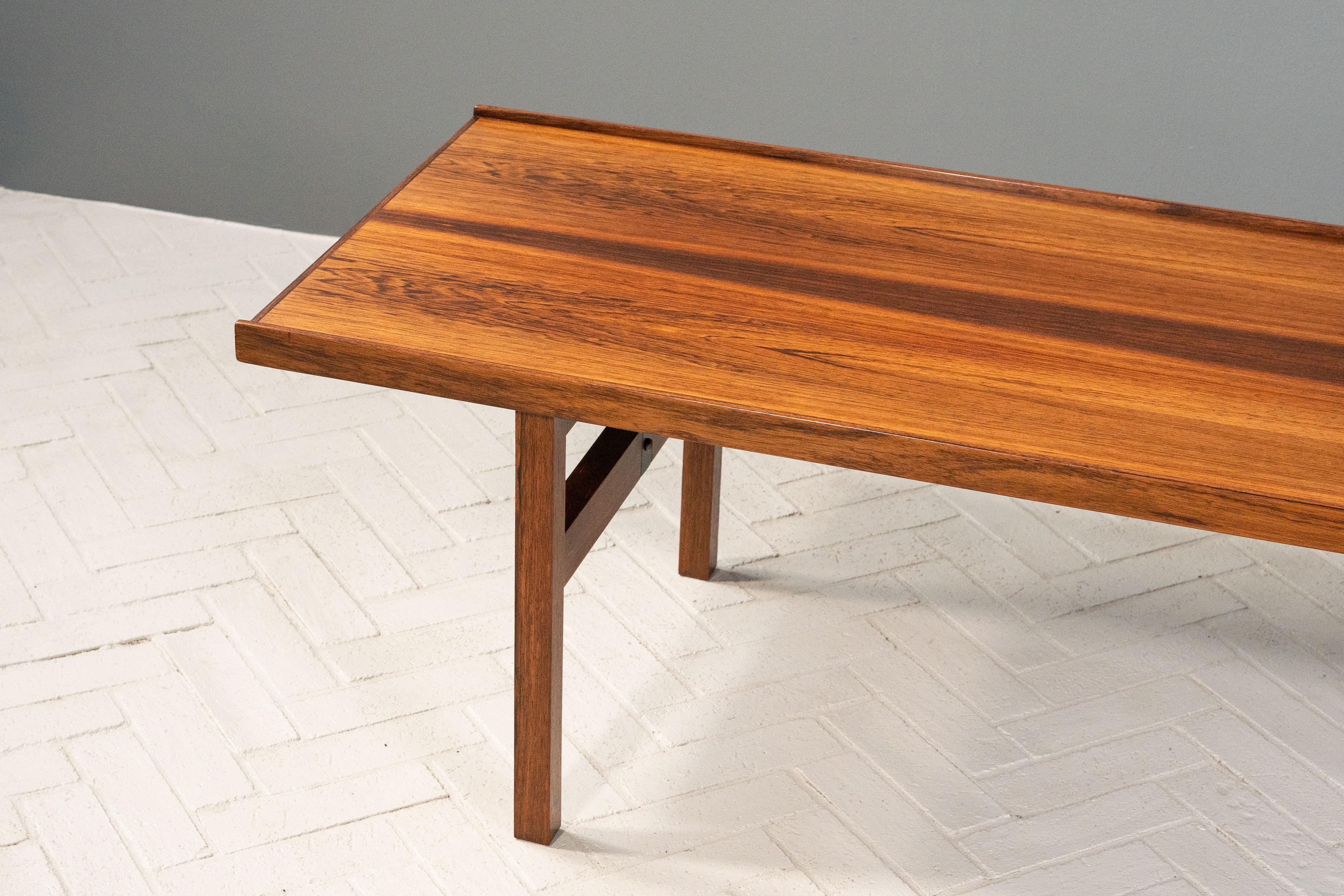 Mid-Century Modern Long banc danois en bois de rose en vente