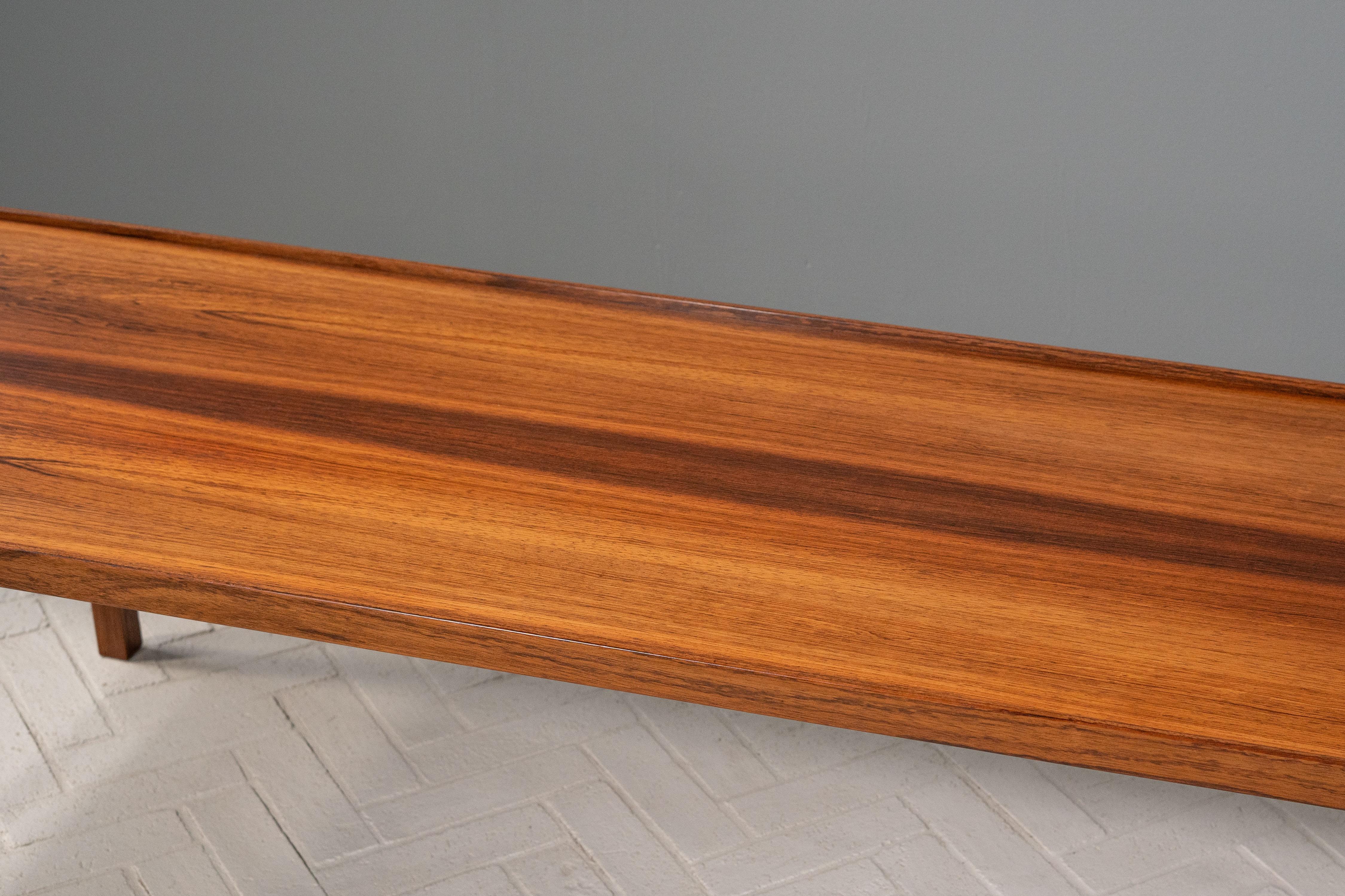 Danois Long banc danois en bois de rose en vente