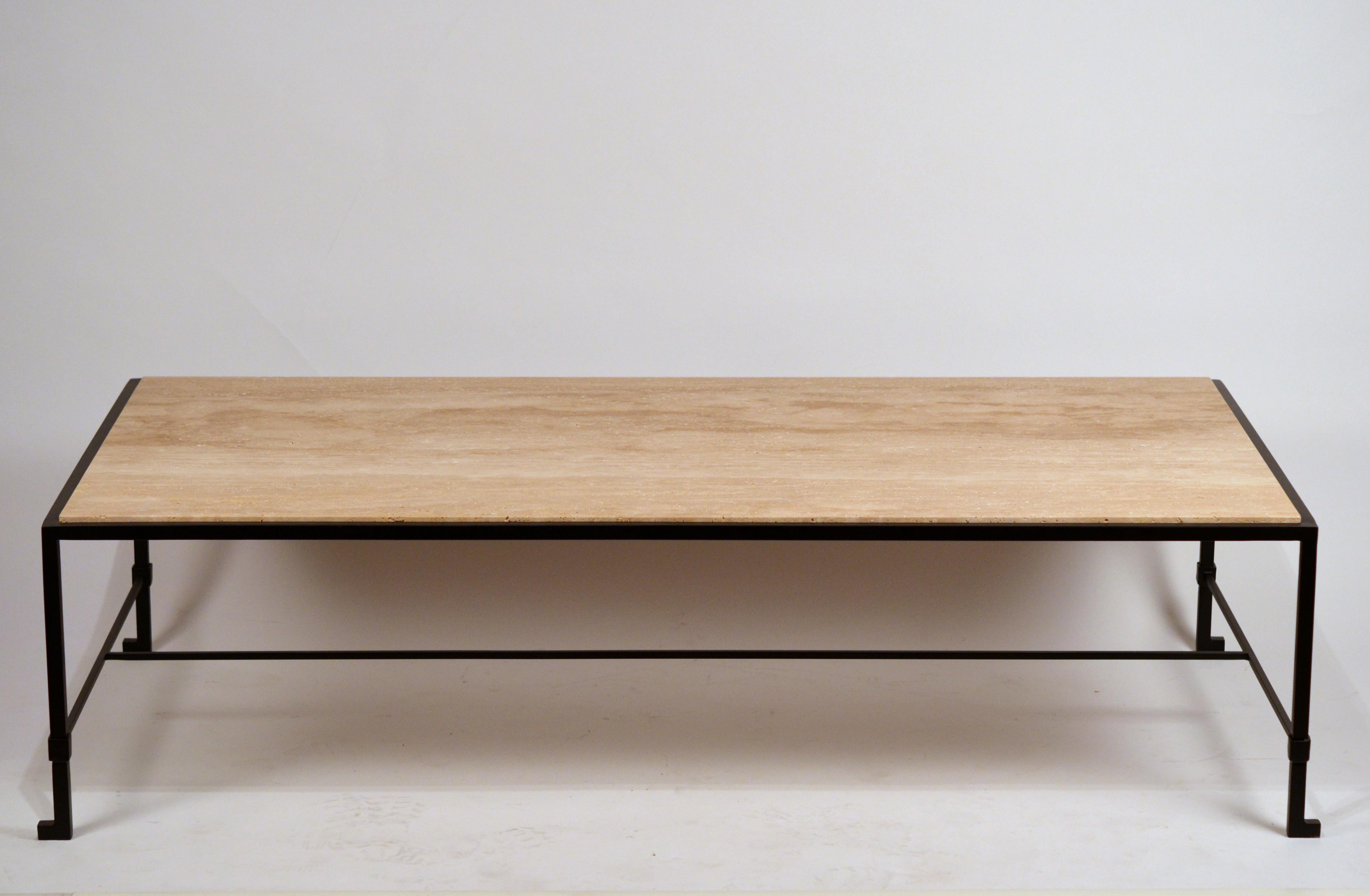 XXIe siècle et contemporain Table basse longue 'Diagramme' en fer forgé et travertin de Design Frères en vente
