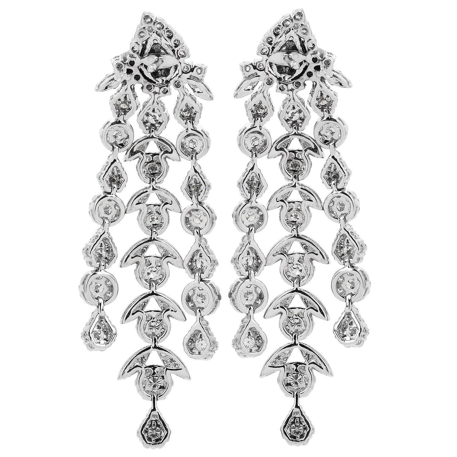 Long  Diamond 18K White Gold Floral Link Dangle Drop Earrings  In Excellent Condition For Sale In Miami, FL