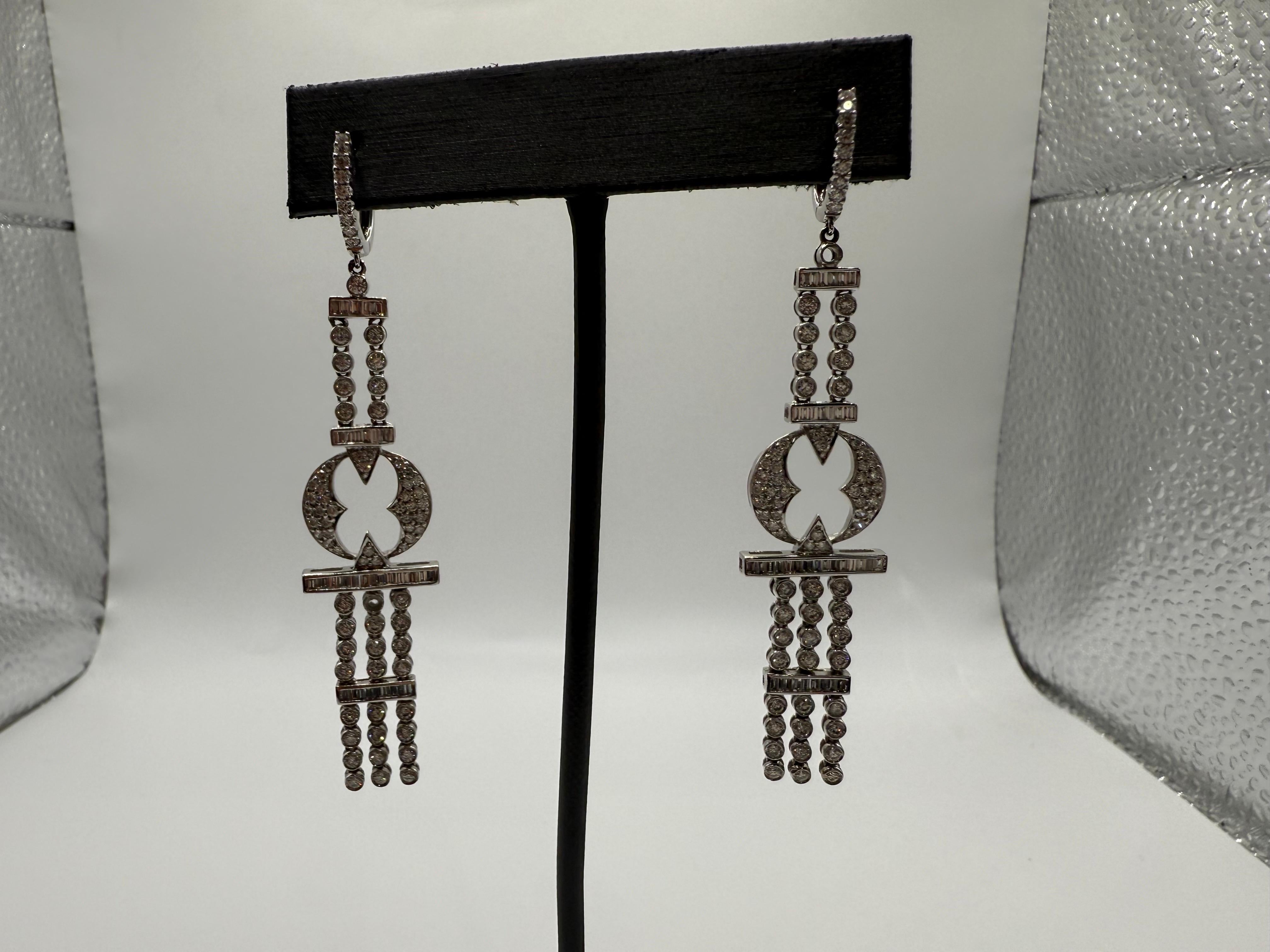 Donna Orecchini lunghi con diamanti, orecchini a lampadario pendenti in oro bianco 18KT 3,87ct in vendita