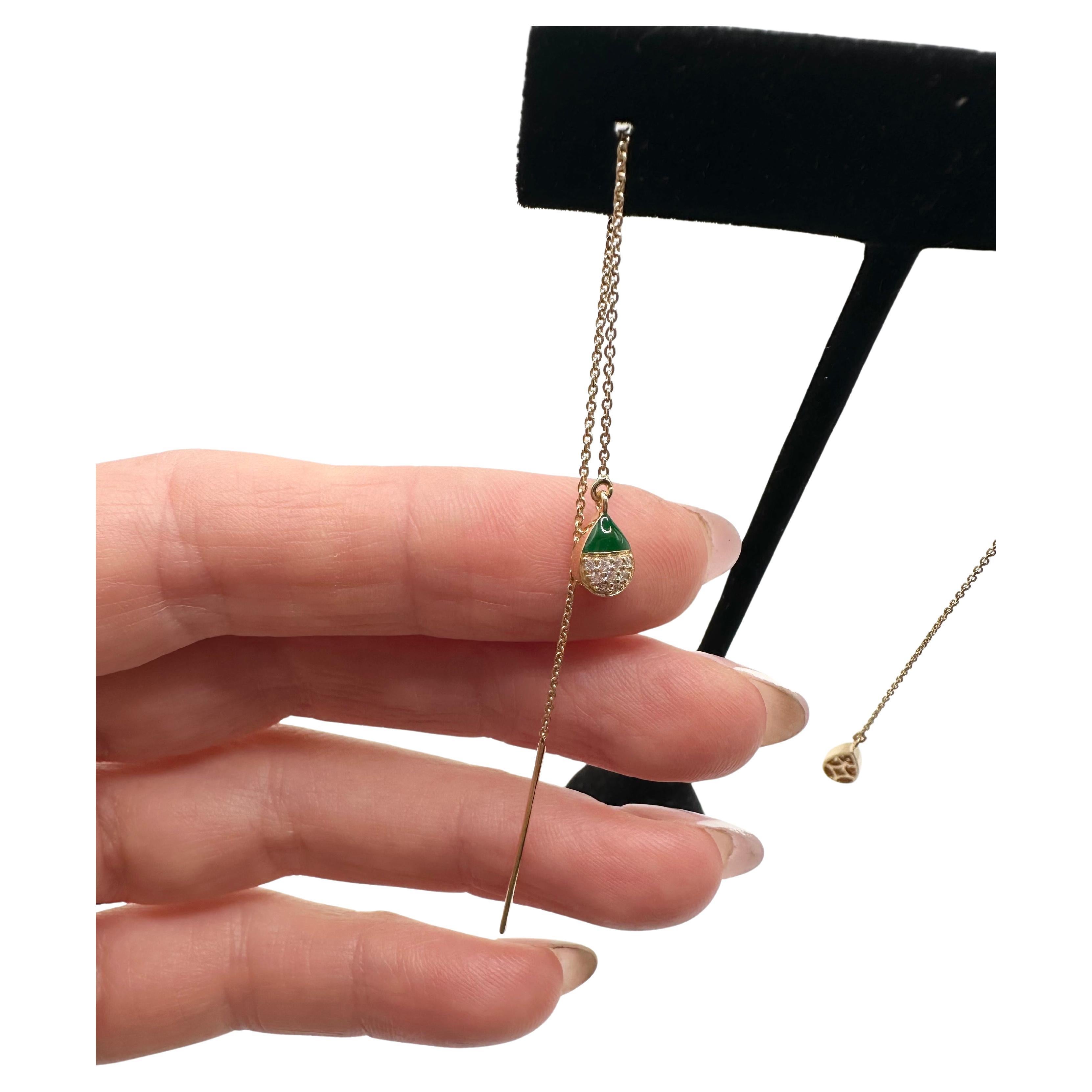 Atemberaubende lange Ohrringe mit Emaille Kunst und Diamanten in 18KT Gold, Ohrringe sind lang ca. 2-3 Zoll je nachdem, wie Sie sie tragen wollen! Diamanten sind VS Klarheit und G Farbe.

*Das Produkt wird mit einer schönen Verpackung und einem