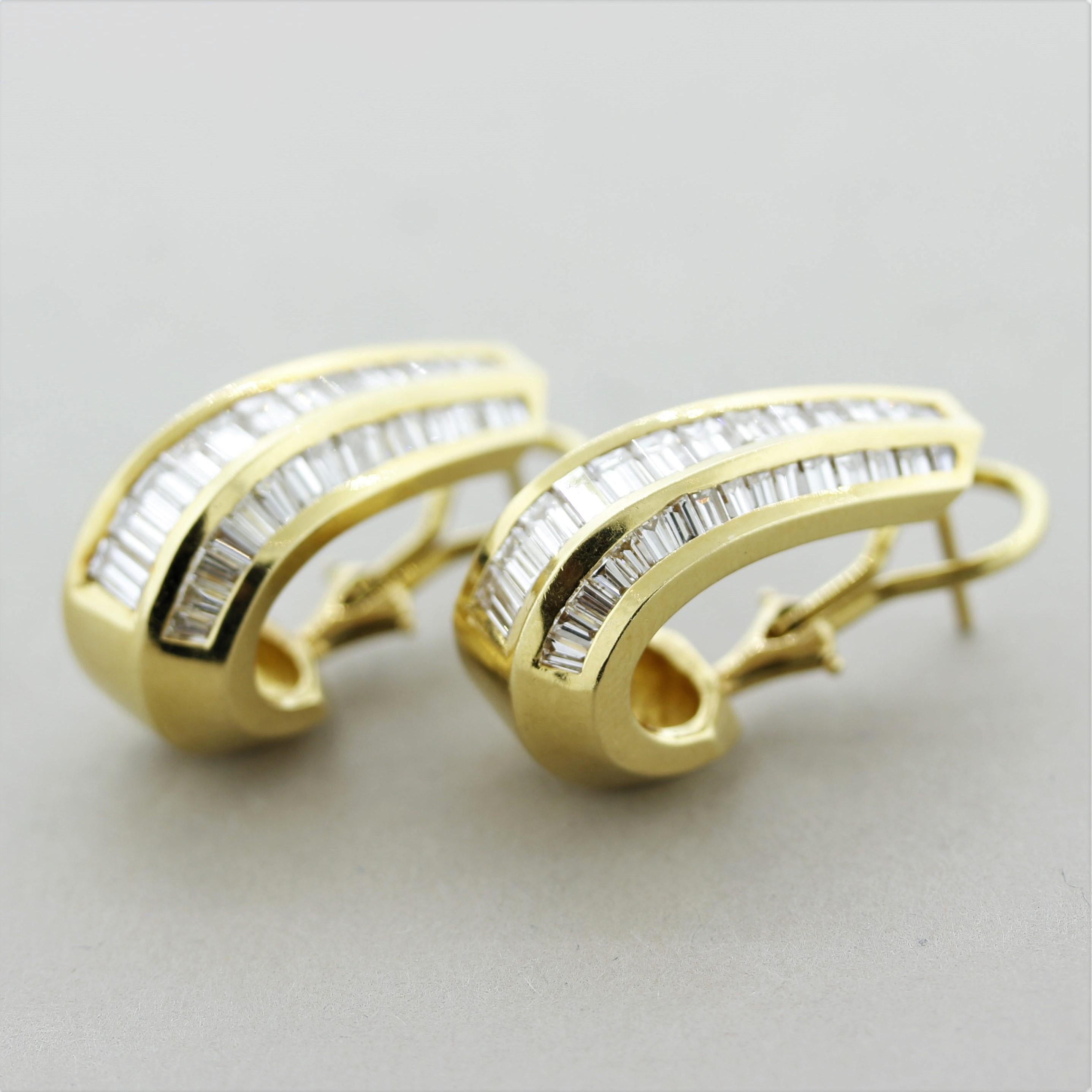 Long Diamond Gold Cascade Earrings, Circa 1970’s In Excellent Condition For Sale In Beverly Hills, CA
