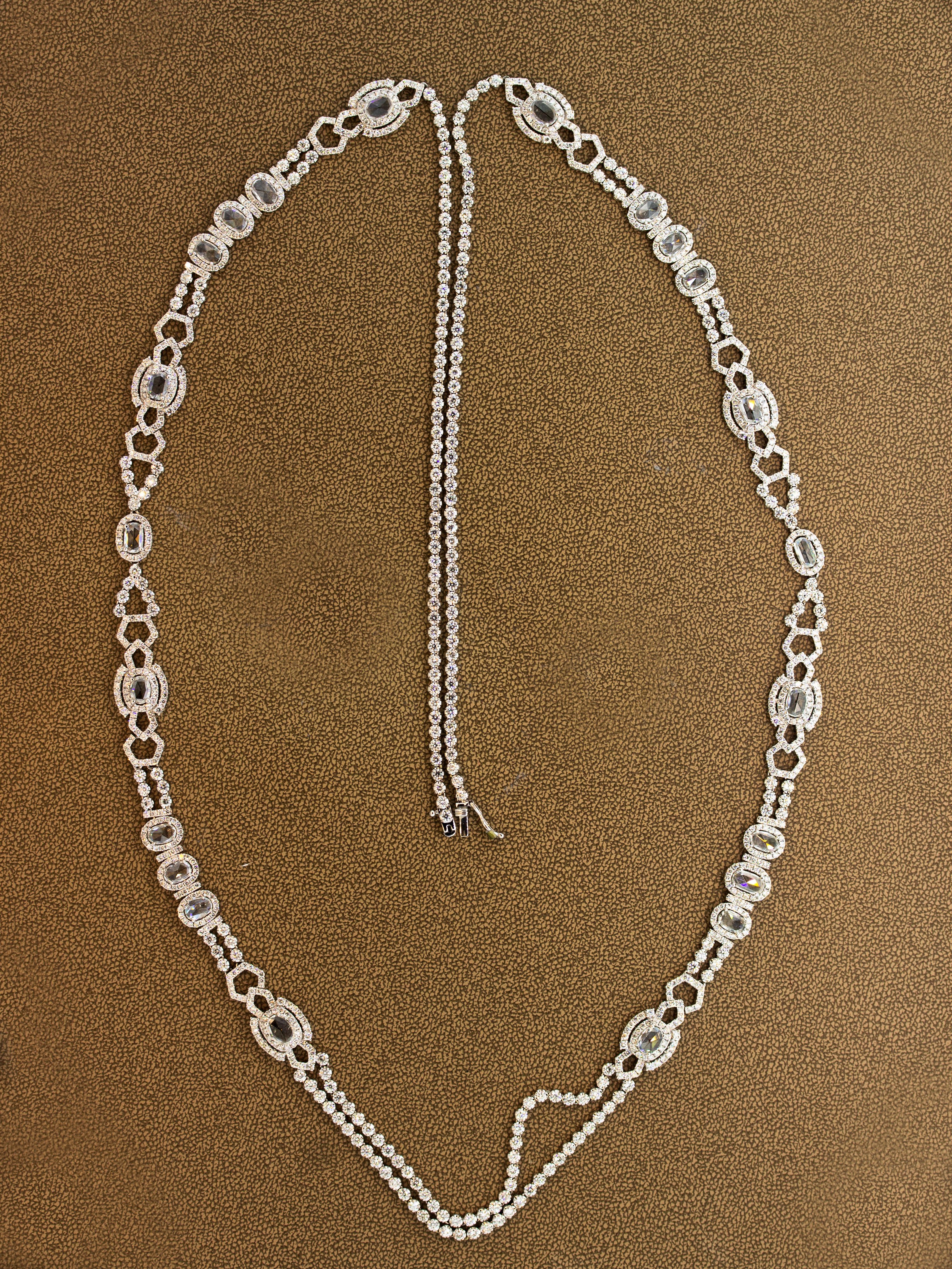 Una lunga e bellissima collana di diamanti! Presenta 36,72 carati di diamanti rotondi taglio brillante e diamanti taglio rosa che aggiungono contrasto e stile al pezzo. Con una lunghezza di 35 pollici e mezzo, la collana è pronta a impreziosire