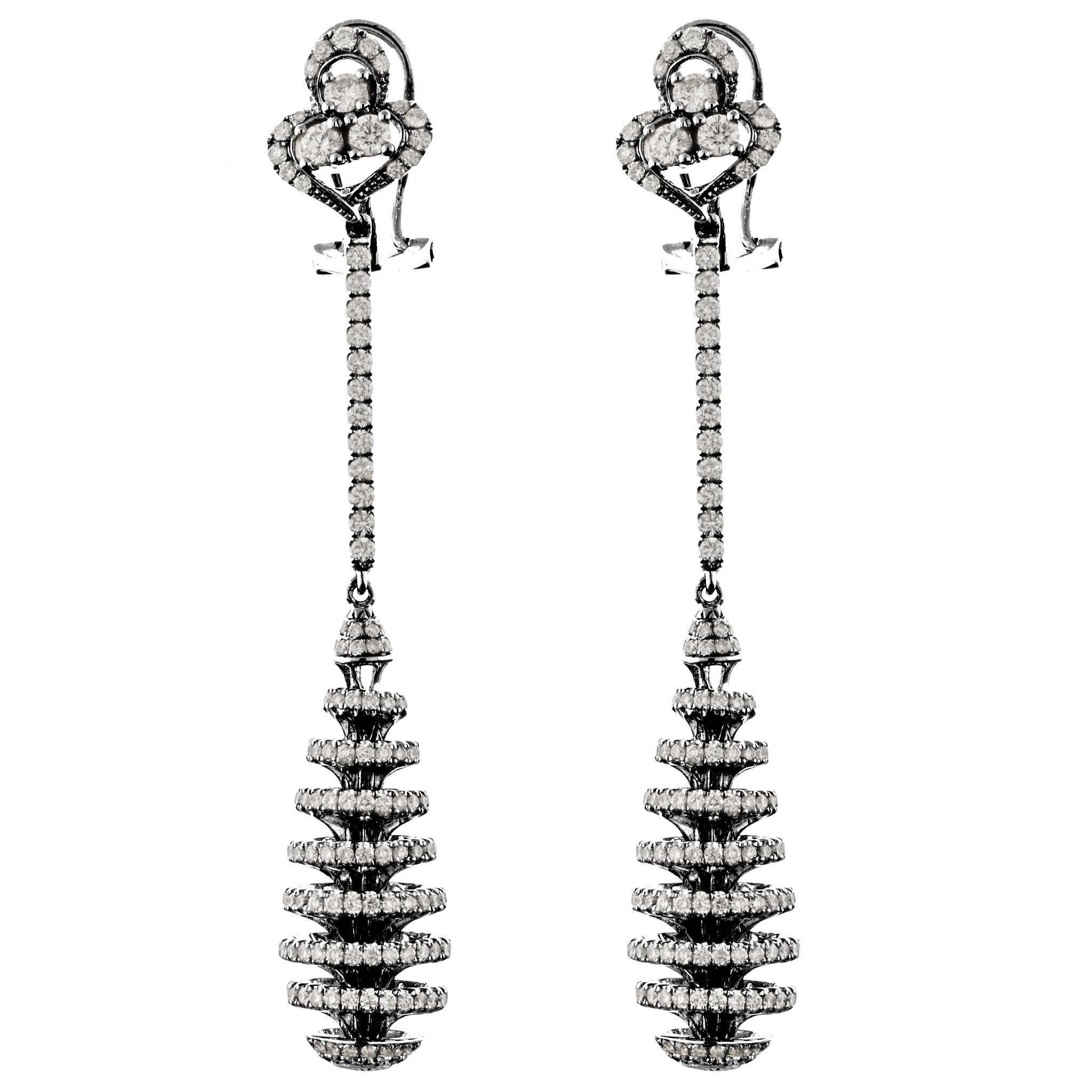 A unique and stylish pair of earrings featuring spirals of bright white diamonds that drop and dance on the ear. There are a total of 4.22 carats of round brilliant-cut diamonds around the piece, giving it excellent sparkle and brilliance as it
