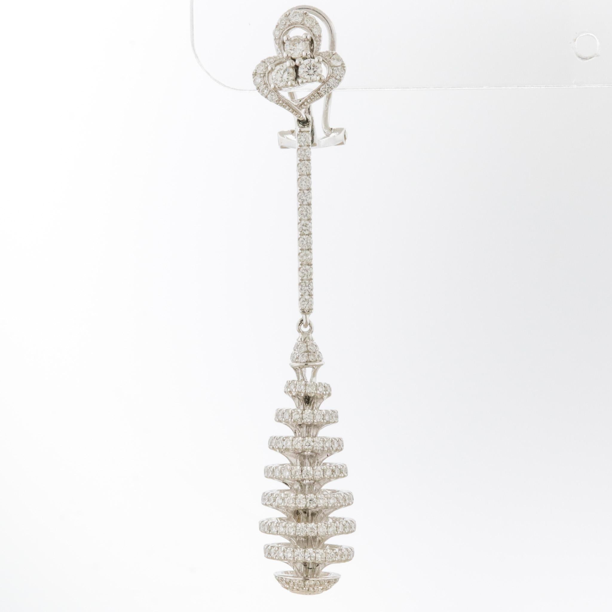 Taglio rotondo Orecchini pendenti in oro con diamante lungo a spirale in vendita