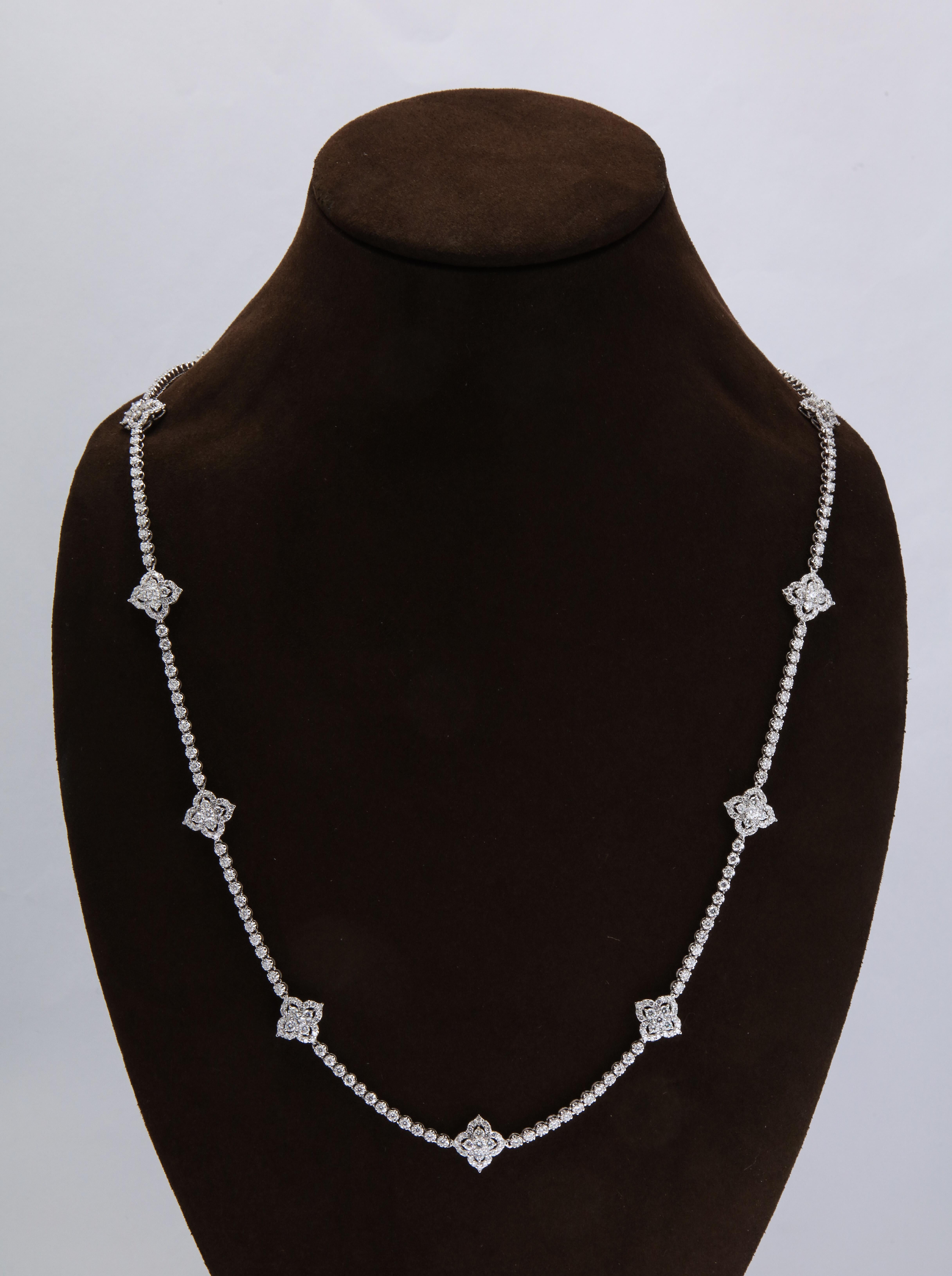 Taille ronde Long collier tennis avec motifs en diamants en vente