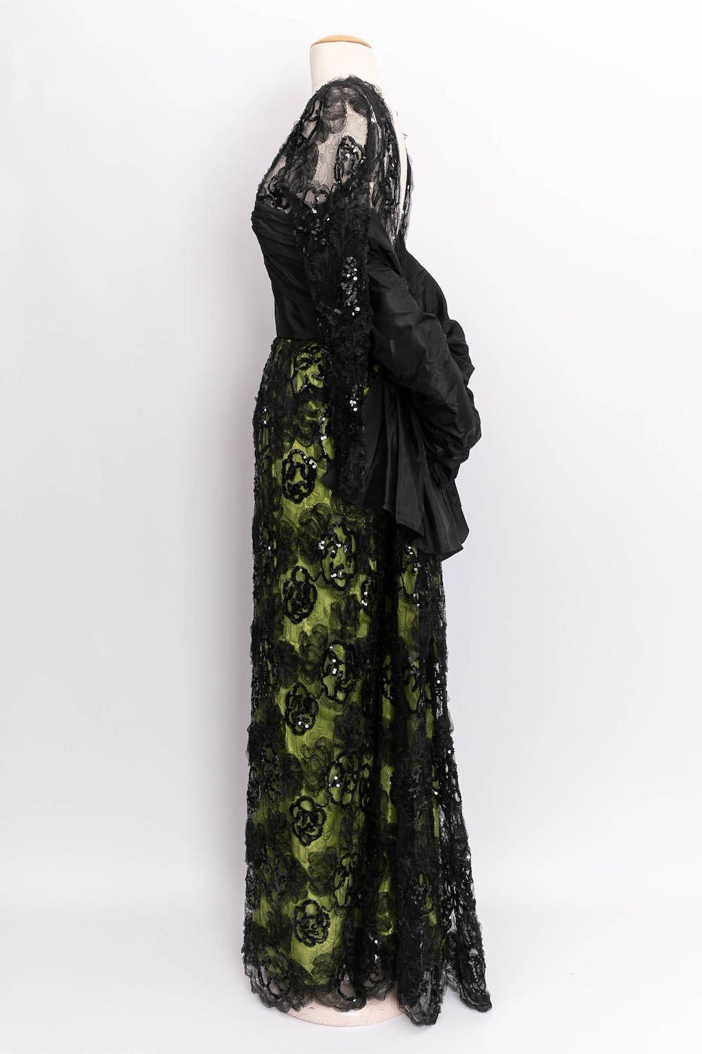 Robe longue en dentelle et sequins Pour femmes en vente