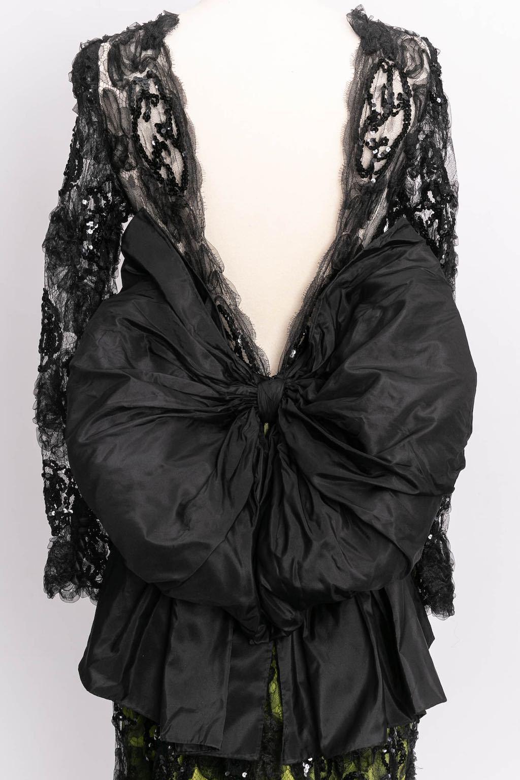 Robe longue en dentelle et sequins en vente 4