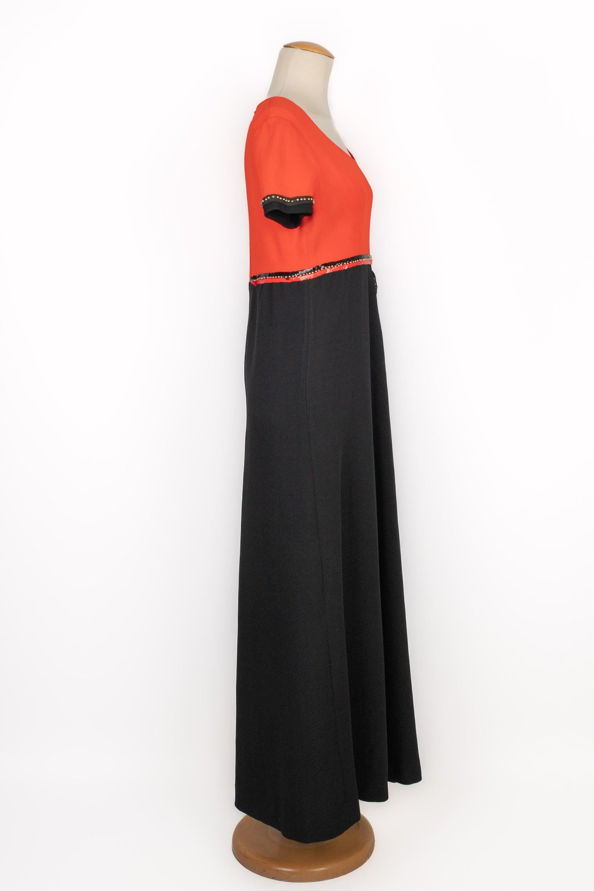 Vestido largo con mangas cortas naranja y negro, años 60 en Excelente estado para la venta en SAINT-OUEN-SUR-SEINE, FR